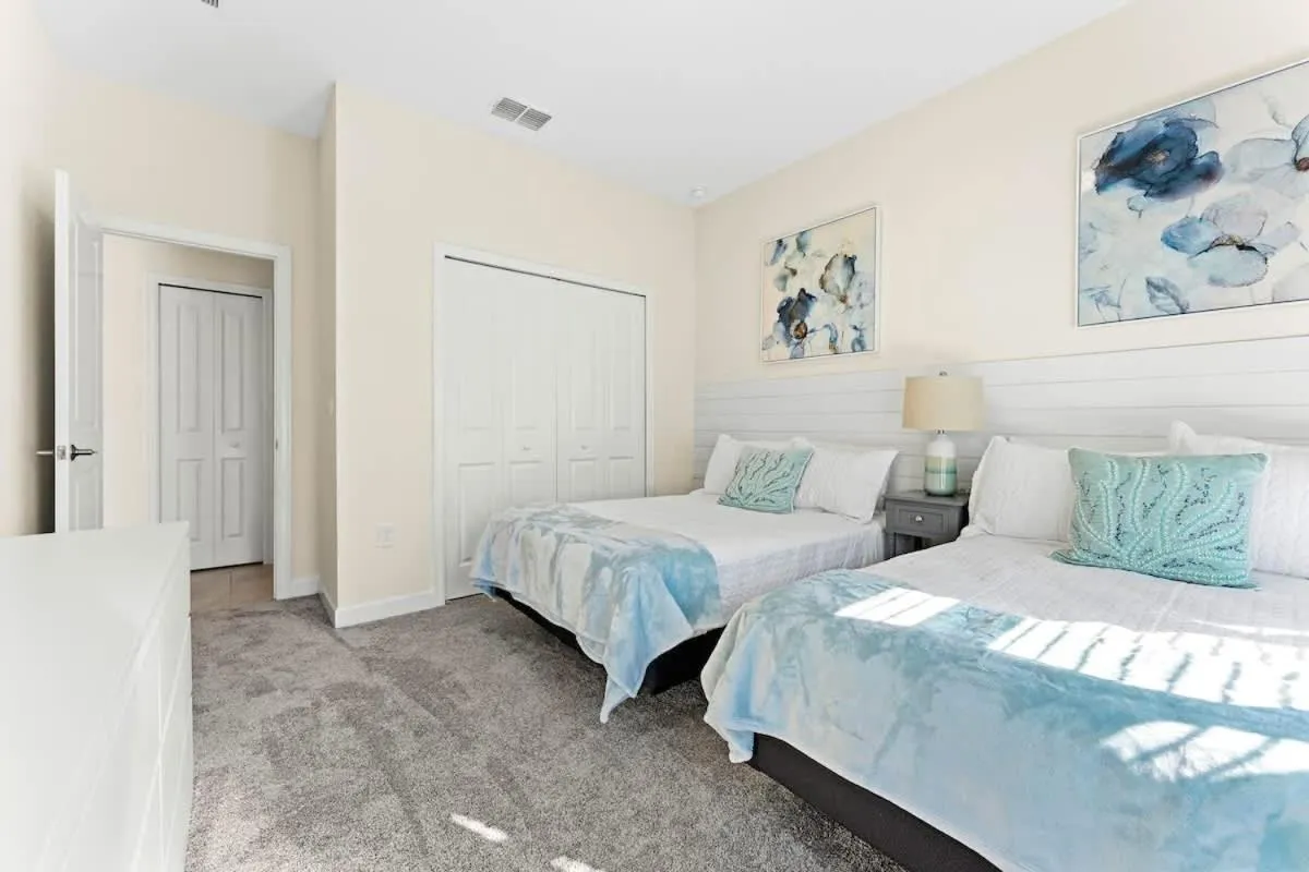 Bed in Sophisticated 6BR at Storey Lake SL2766