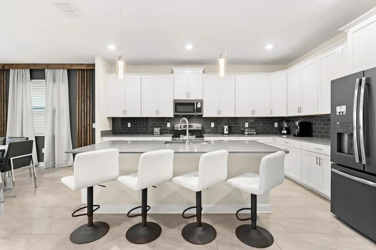 Sophisticated 6BR at Storey Lake SL2766