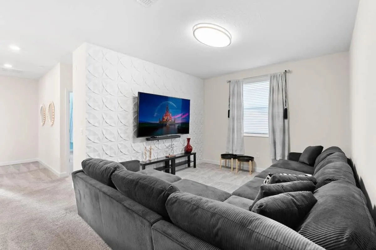 Sophisticated 6BR at Storey Lake SL2766