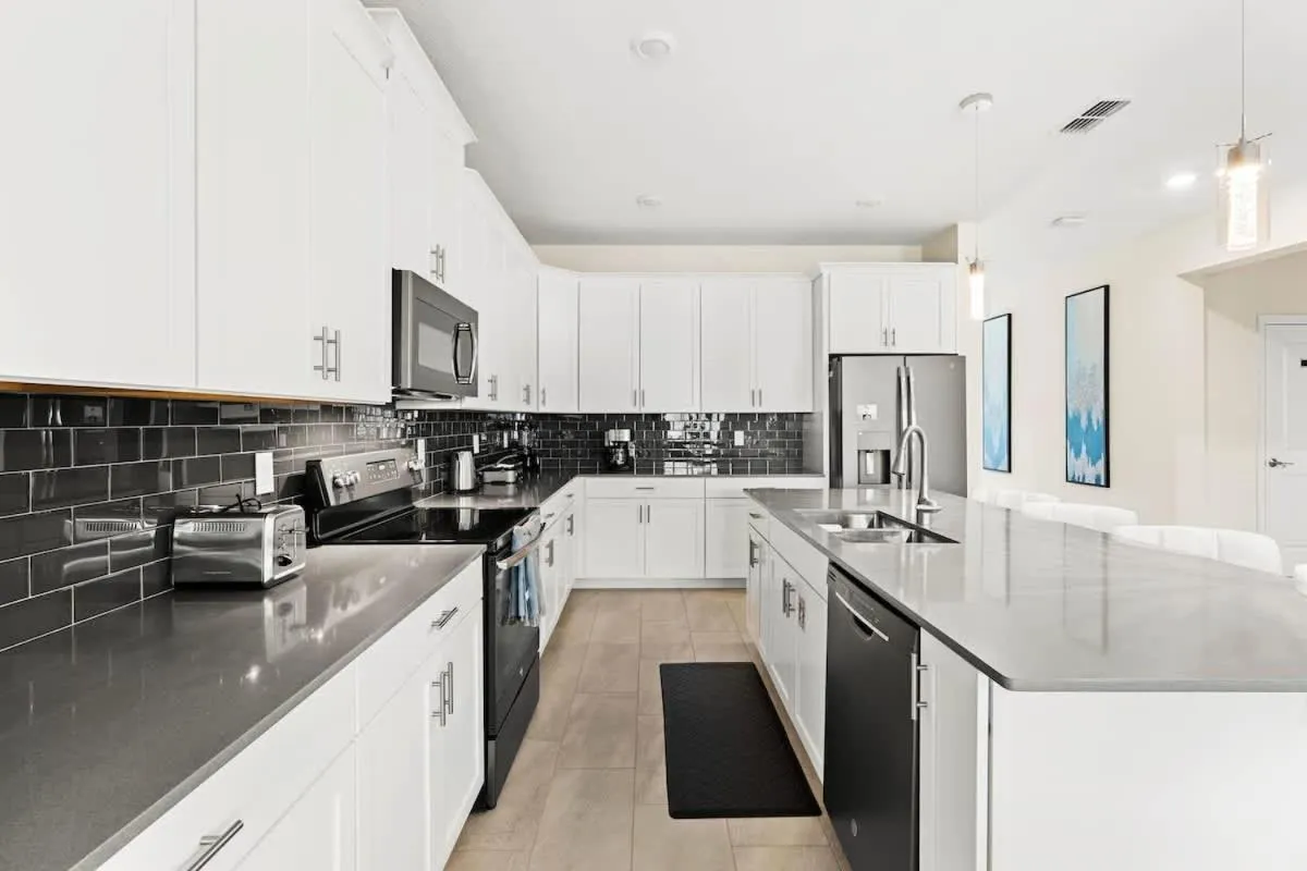 Sophisticated 6BR at Storey Lake SL2766