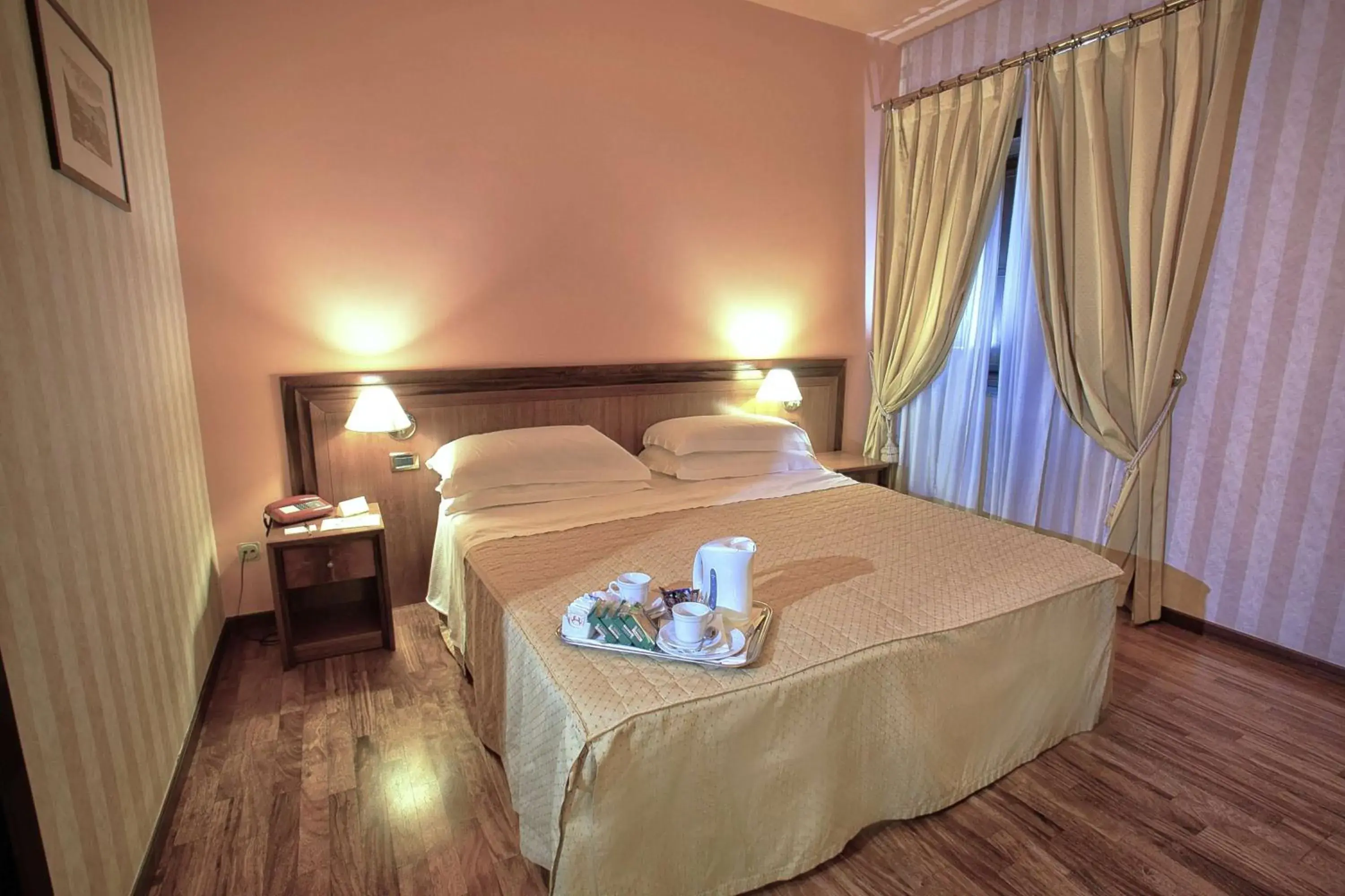 Economy Queen Room in Best Western Hotel Ferrari Economy Queen Room in Best Western Hotel Ferrari