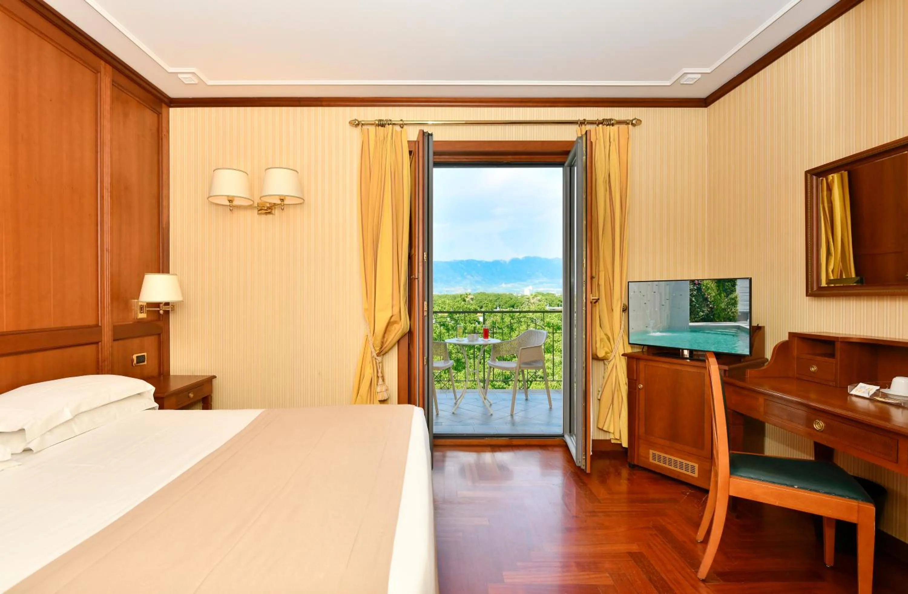 TV and multimedia, Bed in Best Western Hotel Ferrari