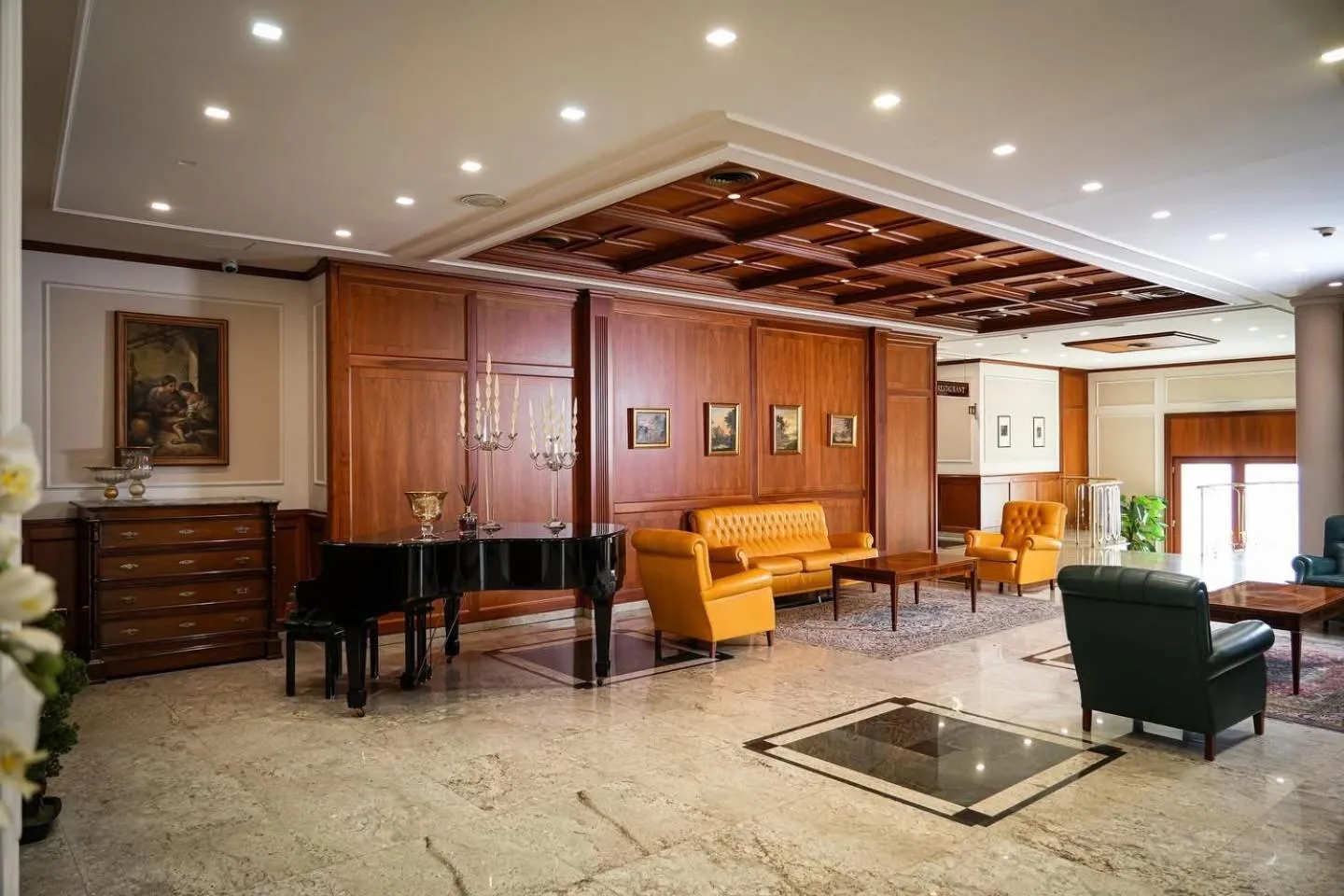 Communal lounge/ TV room in Best Western Hotel Ferrari