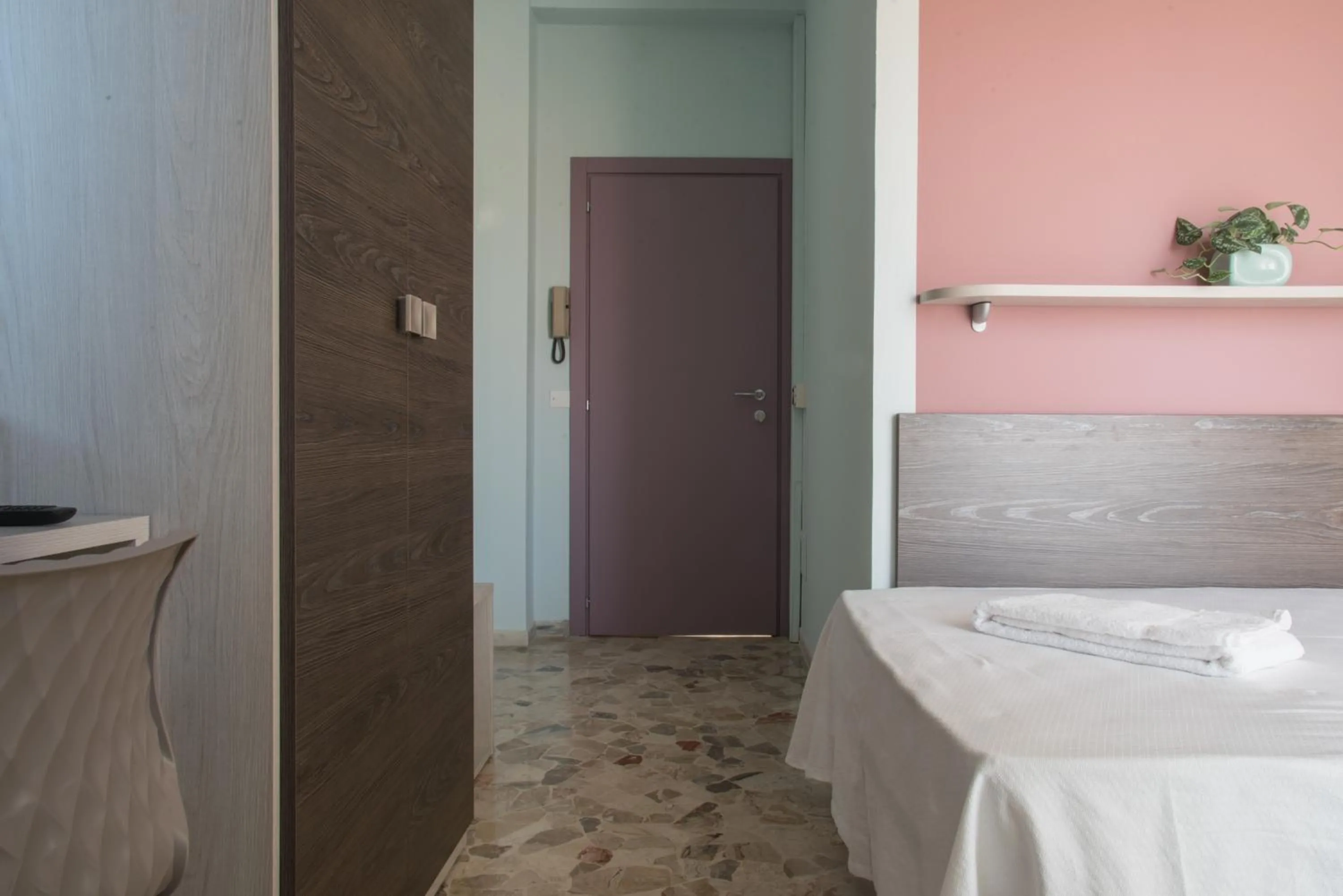 Photo of the whole room, Bed in Hotel Mirage