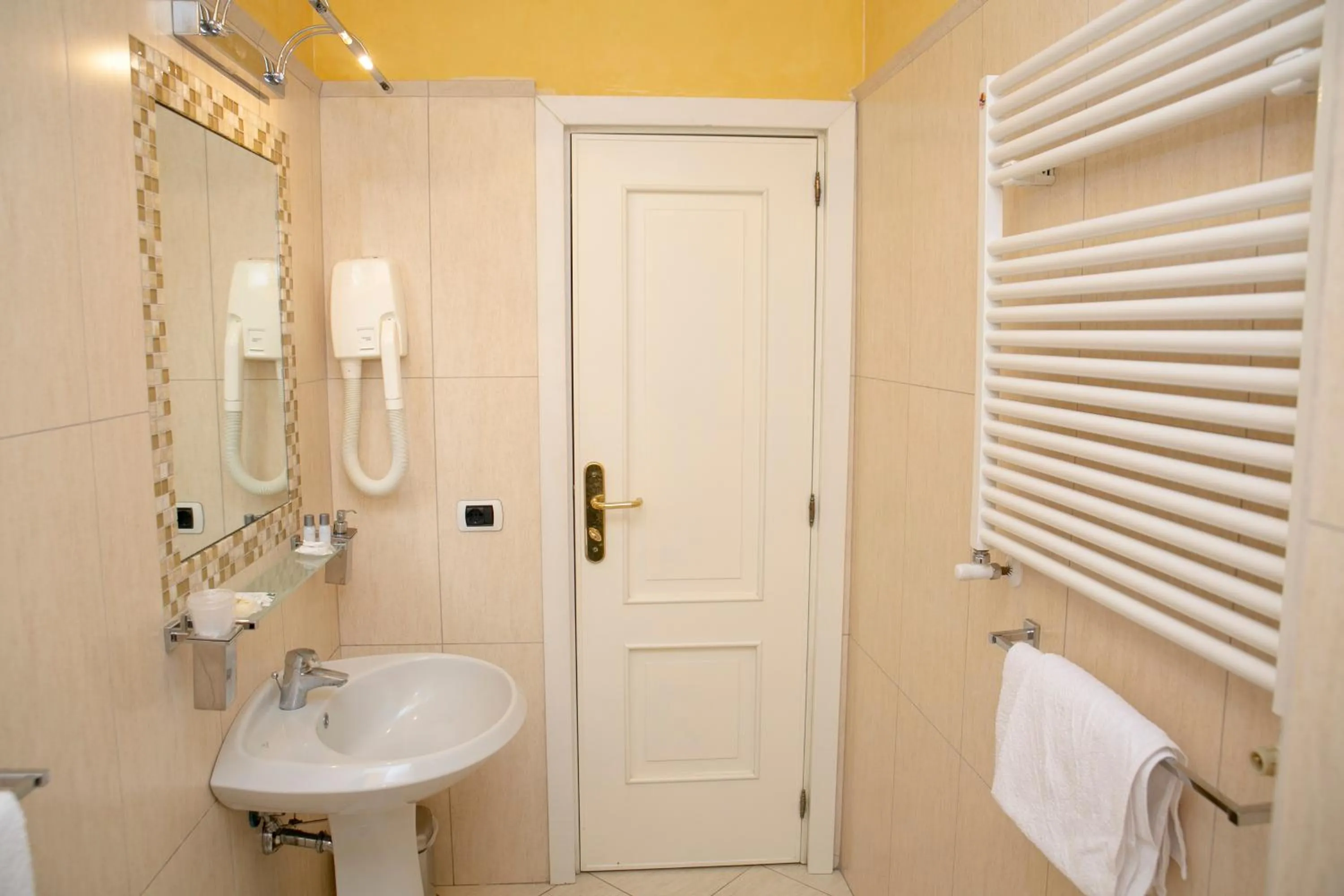 Shower in Resort Santangelo & SPA