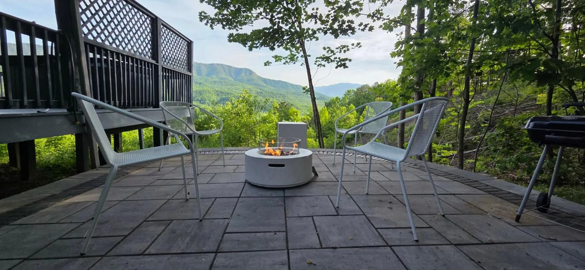 Barenberg Cabin - Secluded Unobstructed Panoramic Smoky Mountains View with Two Master Suites, Loft Game Room, and Hot Tub