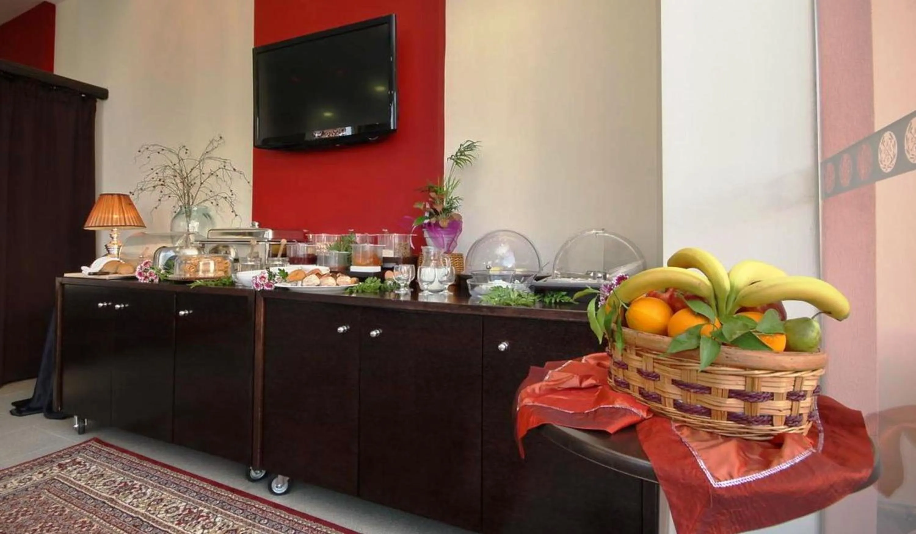 Communal lounge/ TV room in Palatino Rooms & Apartments