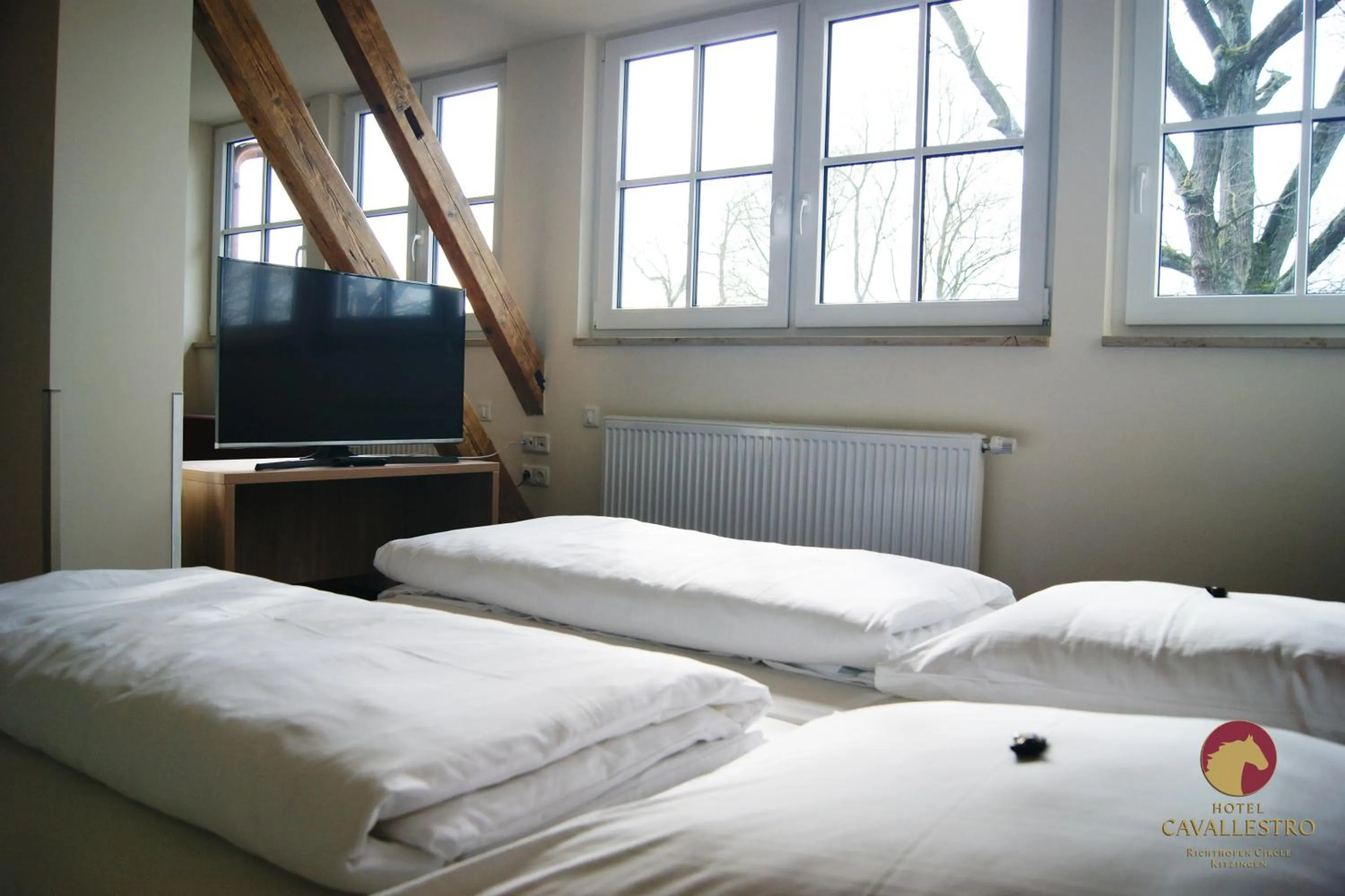 Text overlay, Bed in Cavallestro Classic