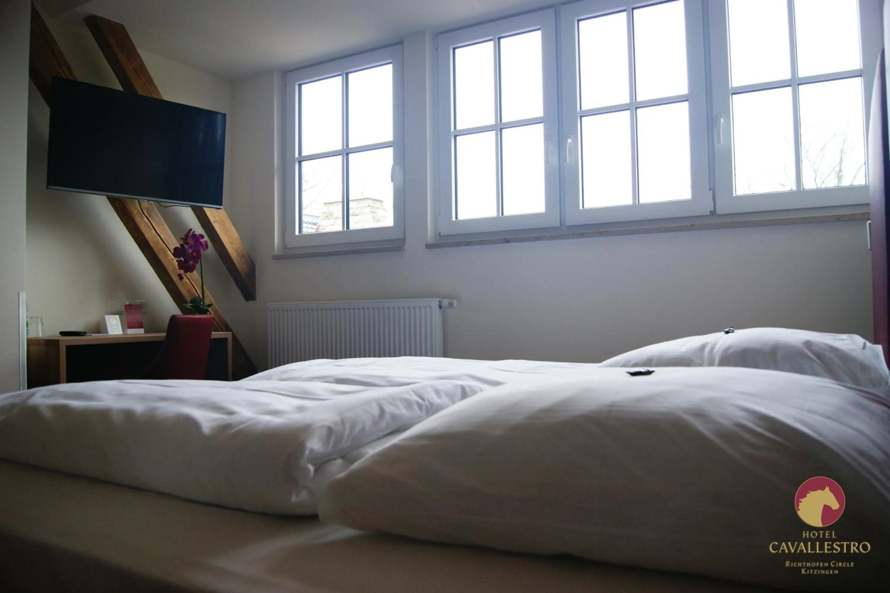 Text overlay, Bed in Cavallestro Classic