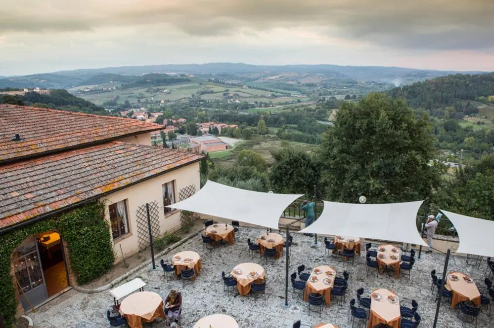 Restaurant/places to eat in Hotel Villa San Lucchese