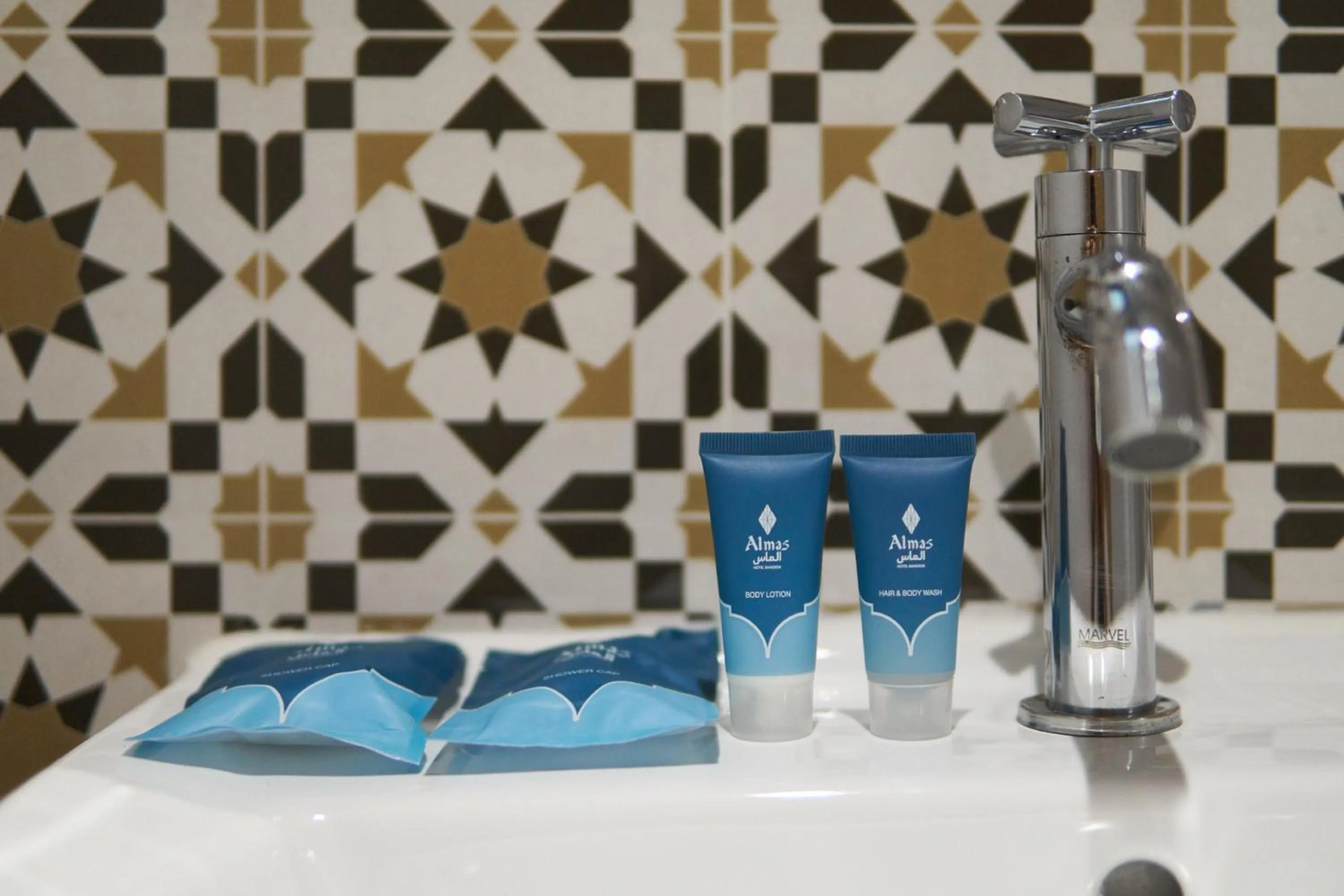 Bathroom in Almas Hotel Bangkok