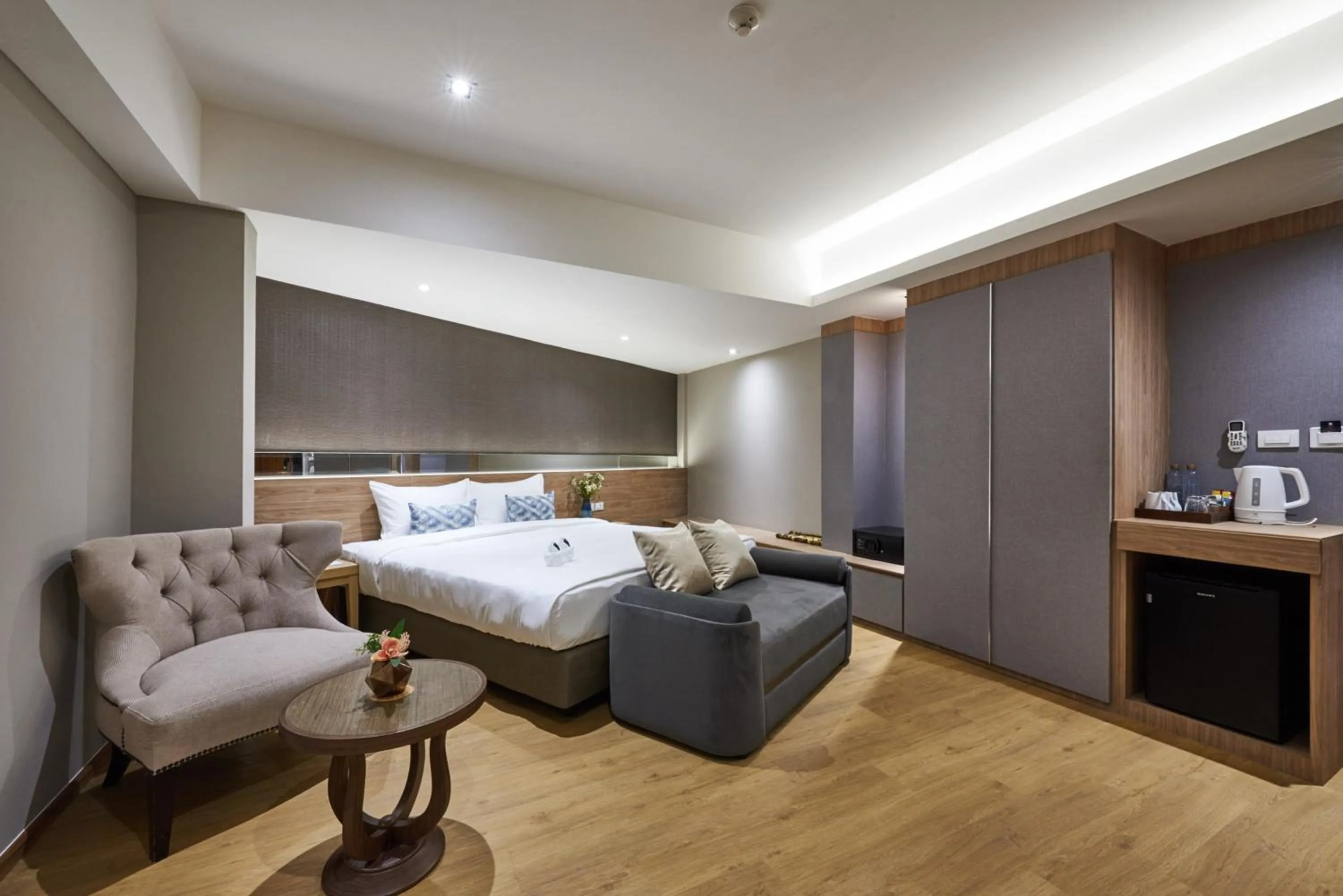 Bed in Almas Hotel Bangkok