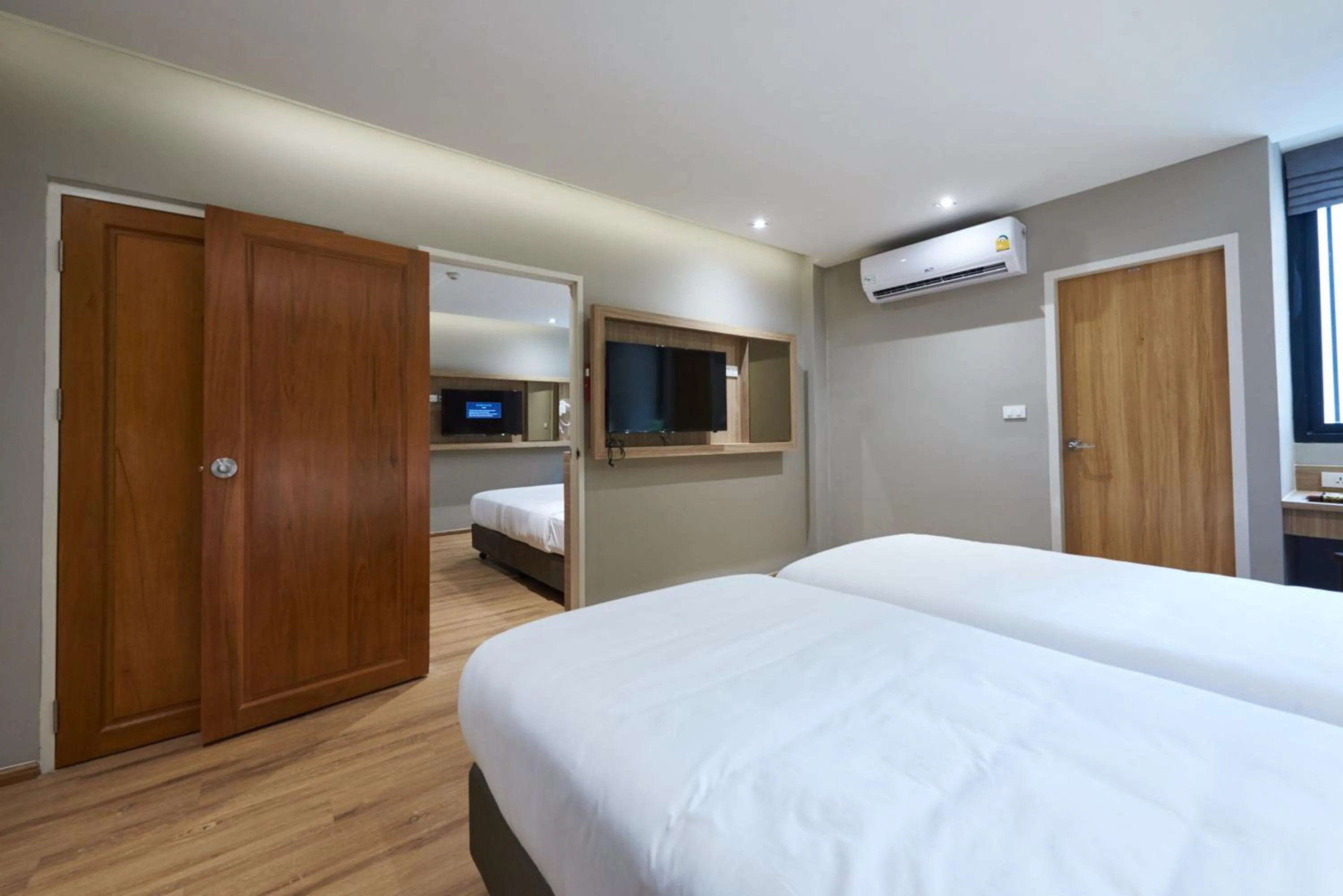 Family, Bed in Almas Hotel Bangkok