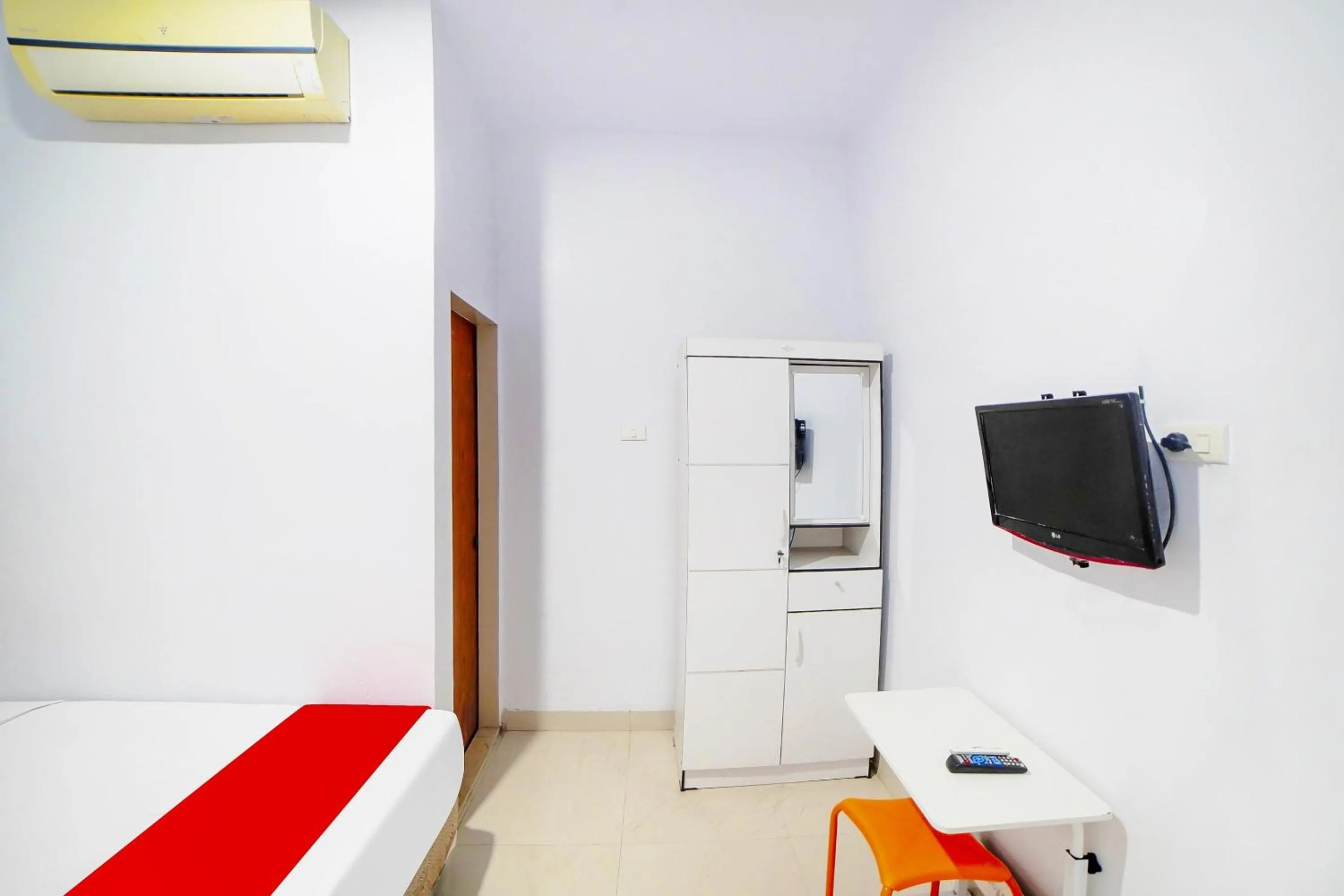 Bedroom in OYO 91283 Sg Premium Guest House