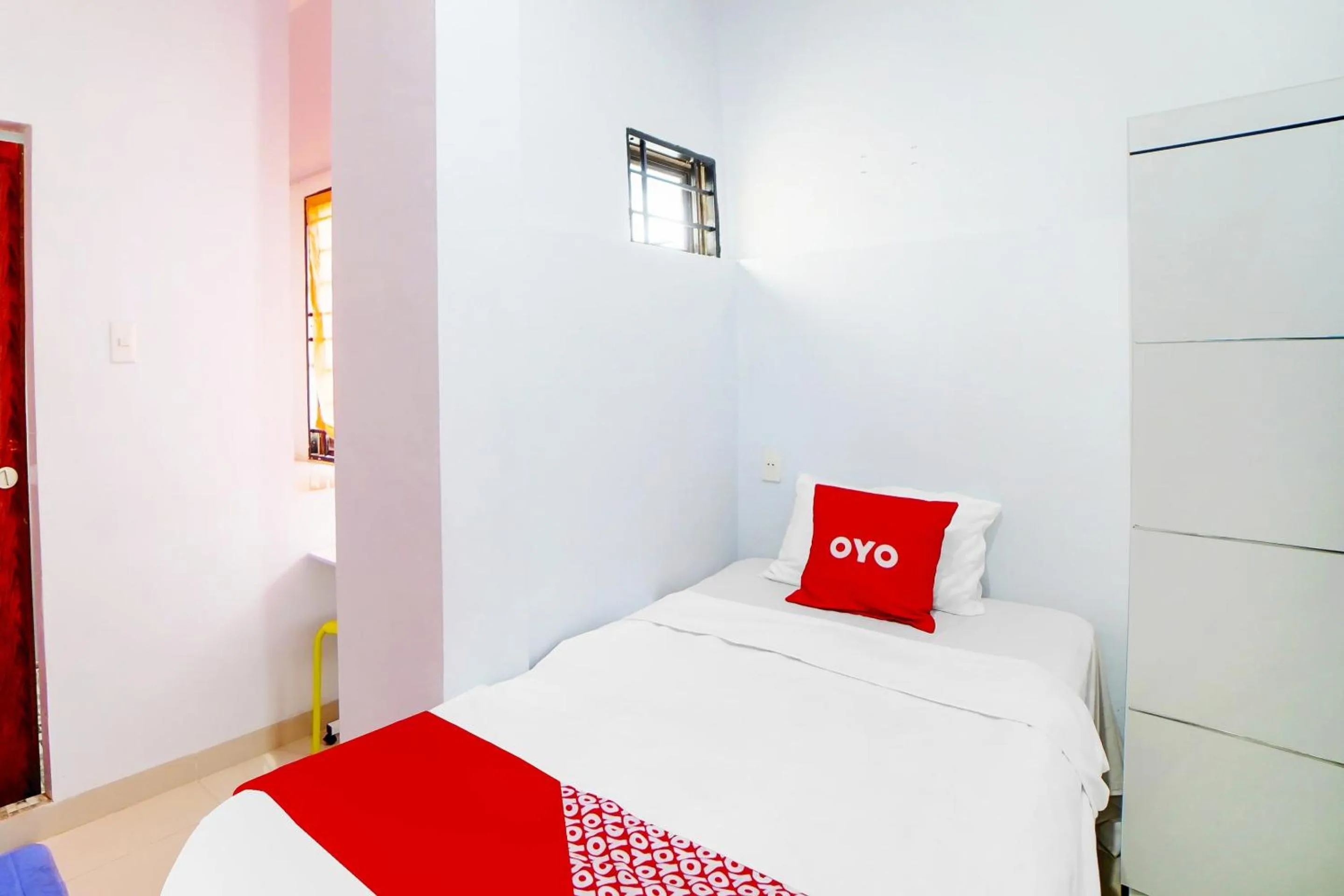 Bedroom in OYO 91283 Sg Premium Guest House