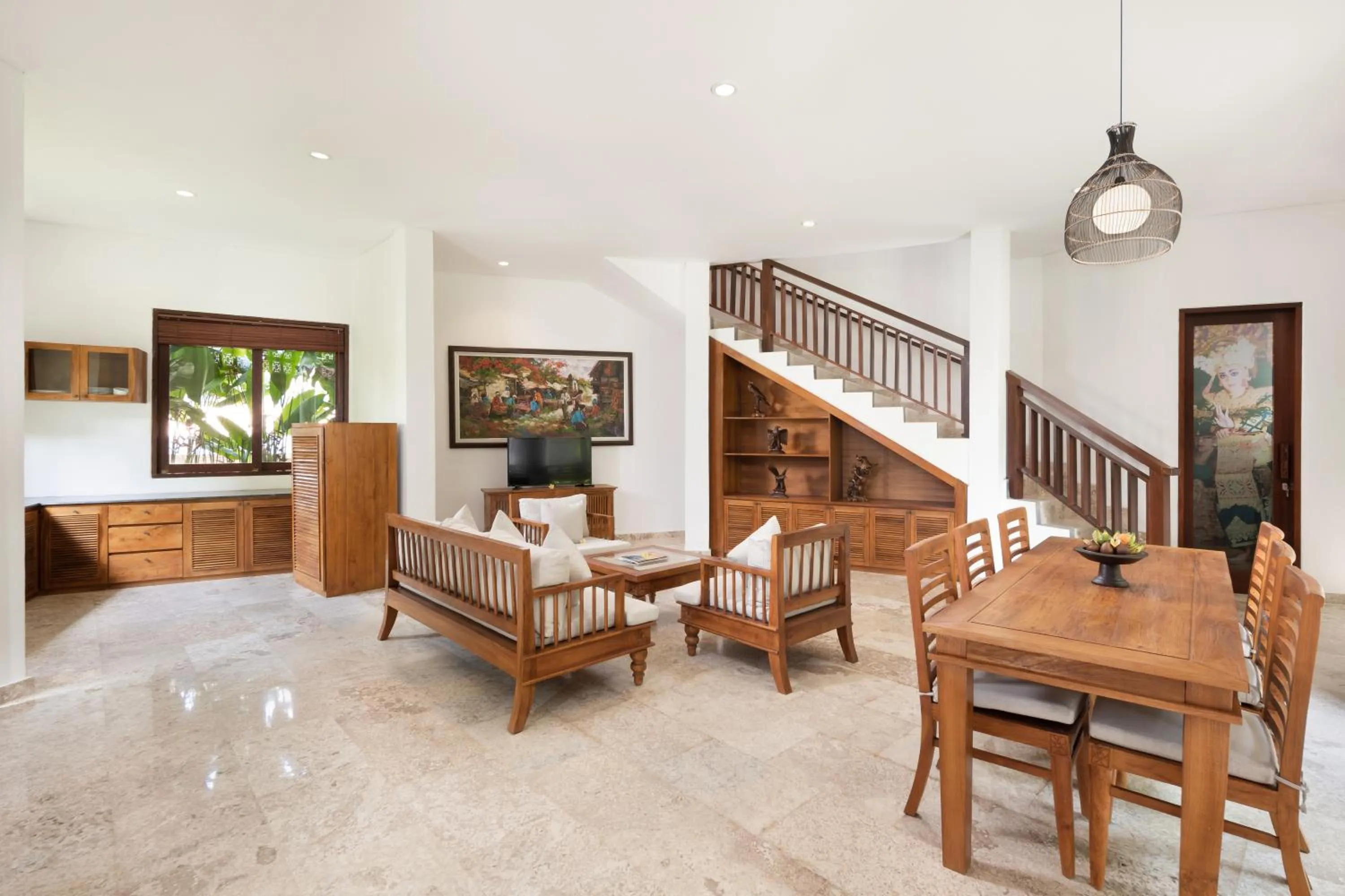 TV and multimedia in Swan Paradise A Pramana Experience