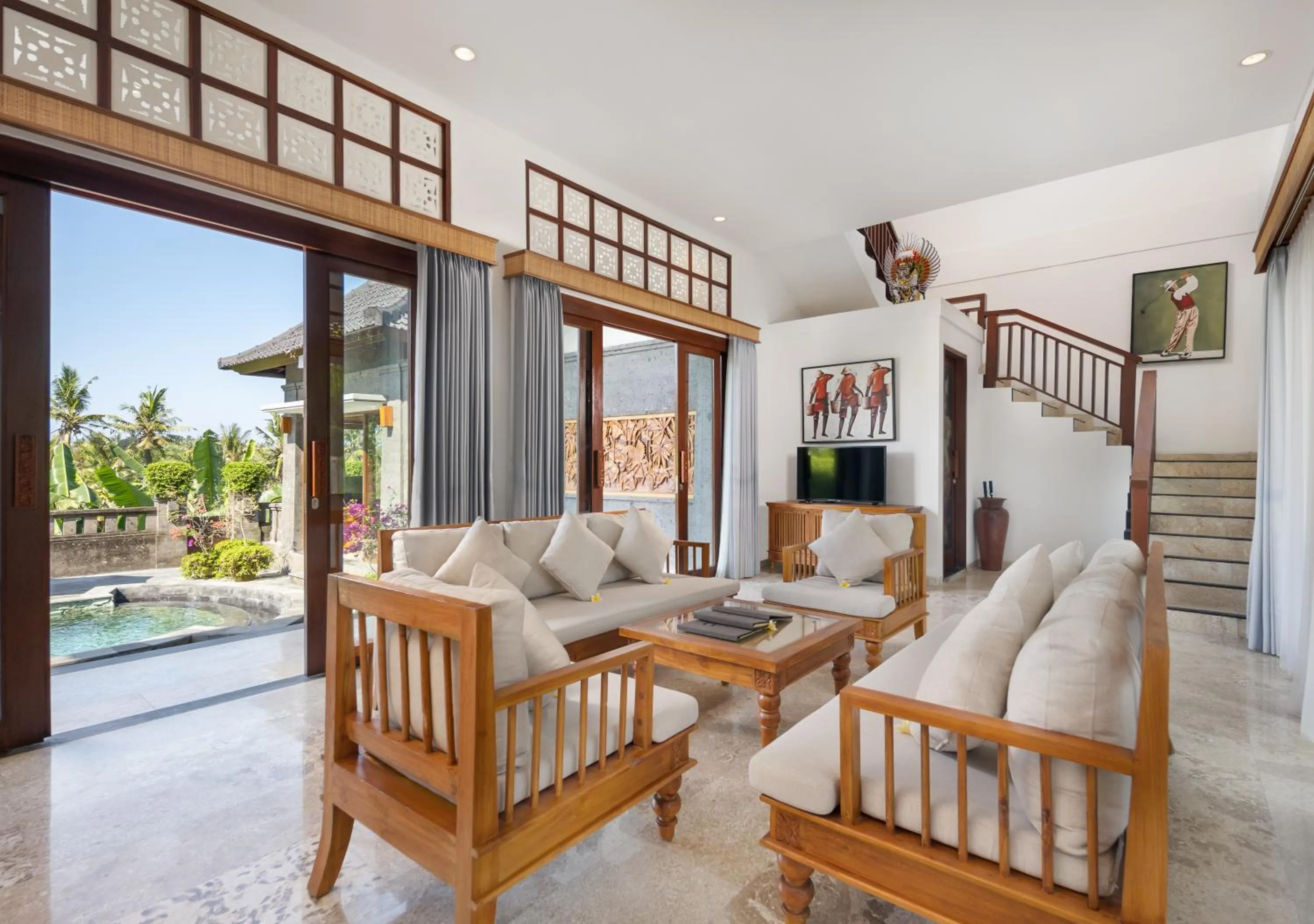 TV and multimedia in Swan Paradise A Pramana Experience