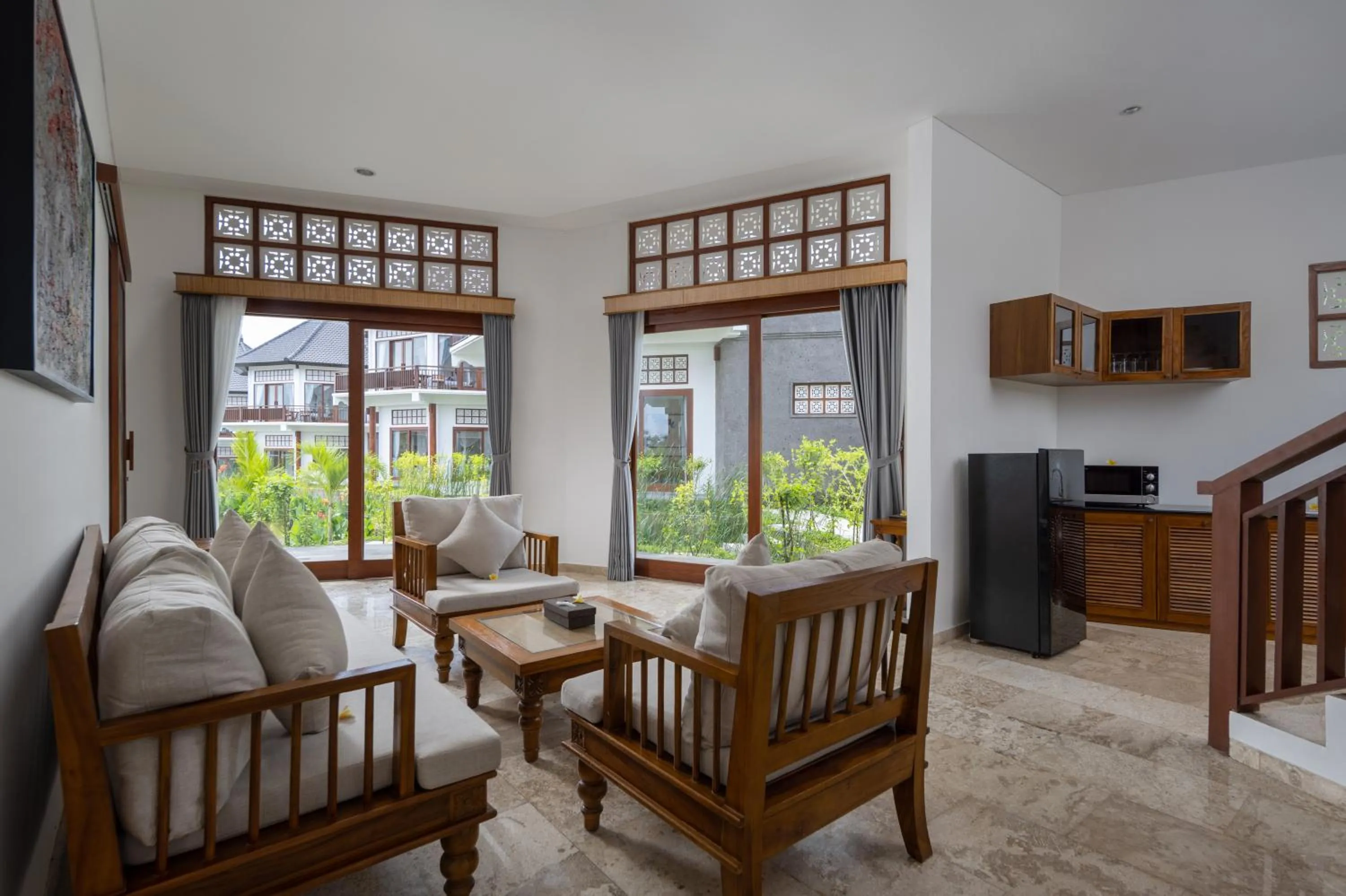 Kitchen or kitchenette in Swan Paradise A Pramana Experience