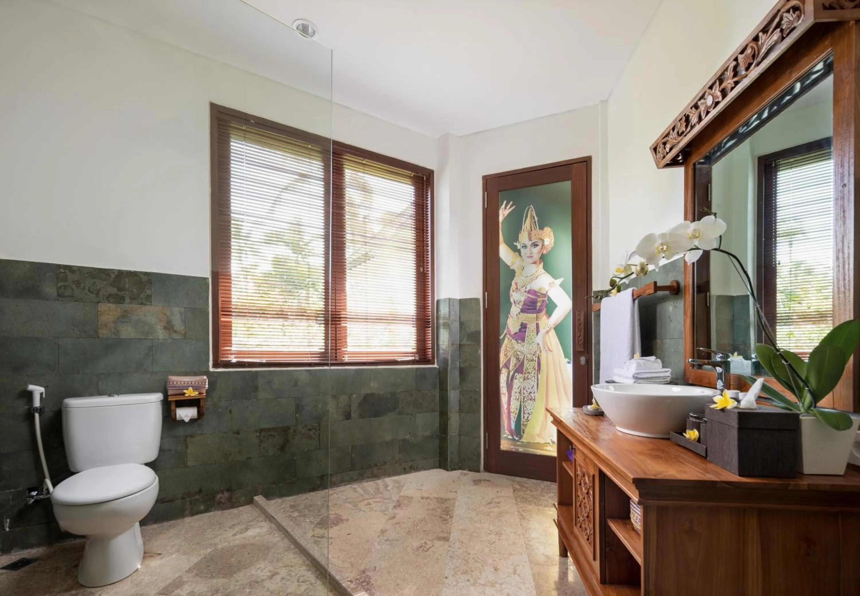 Shower in Swan Paradise A Pramana Experience