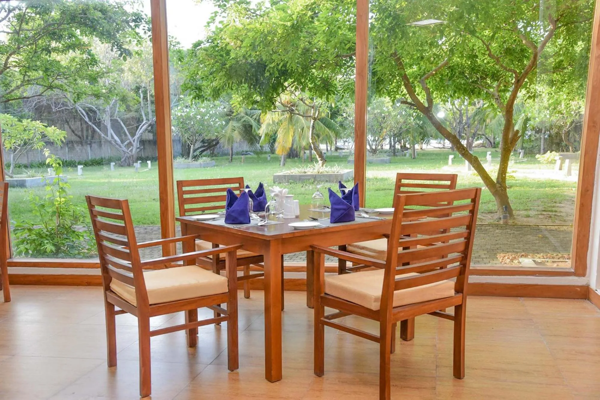 Restaurant/places to eat in Breeze Pasikudah