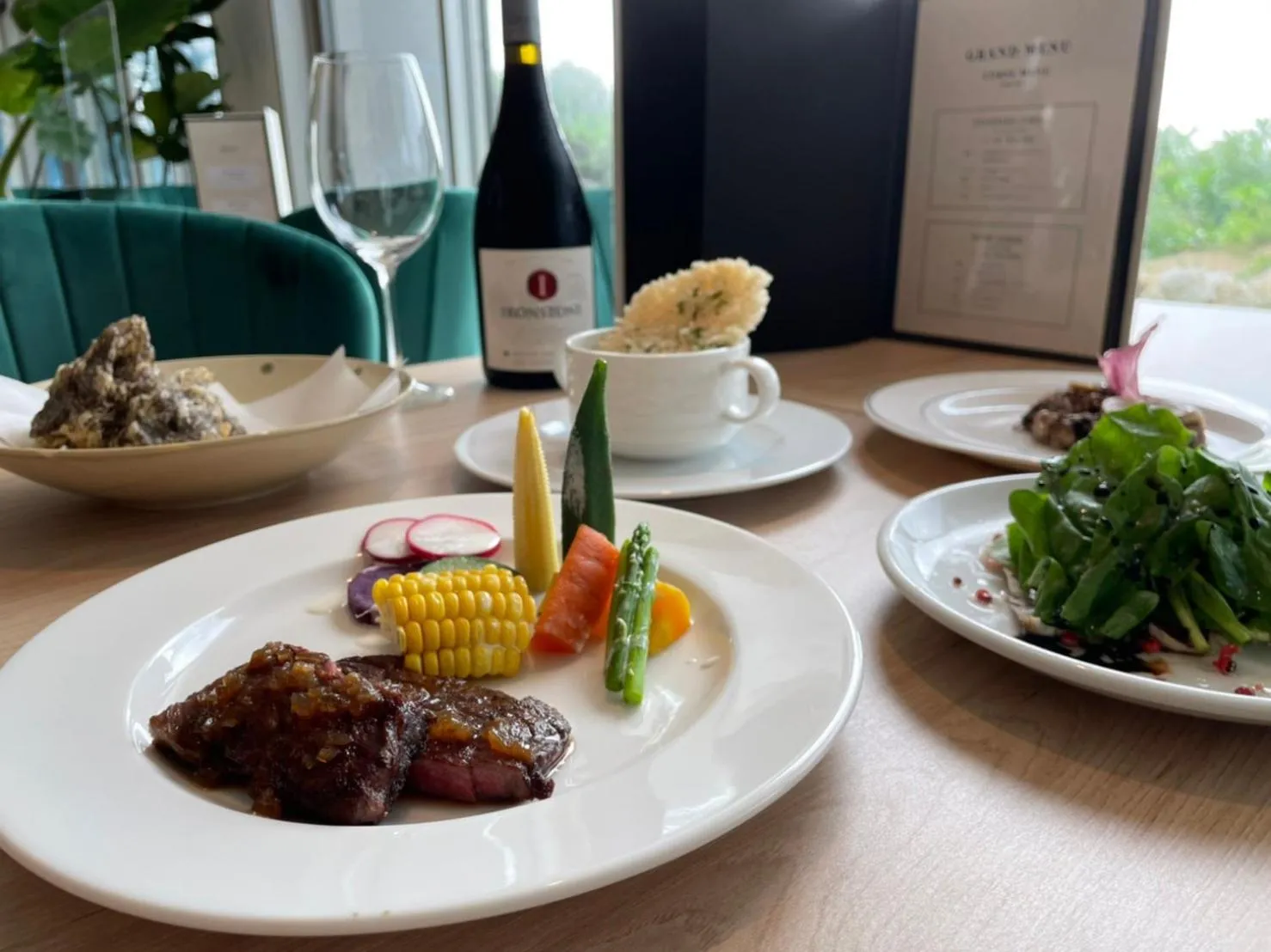 Restaurant/places to eat in Watermark Hotel Okinawa Miyakojima