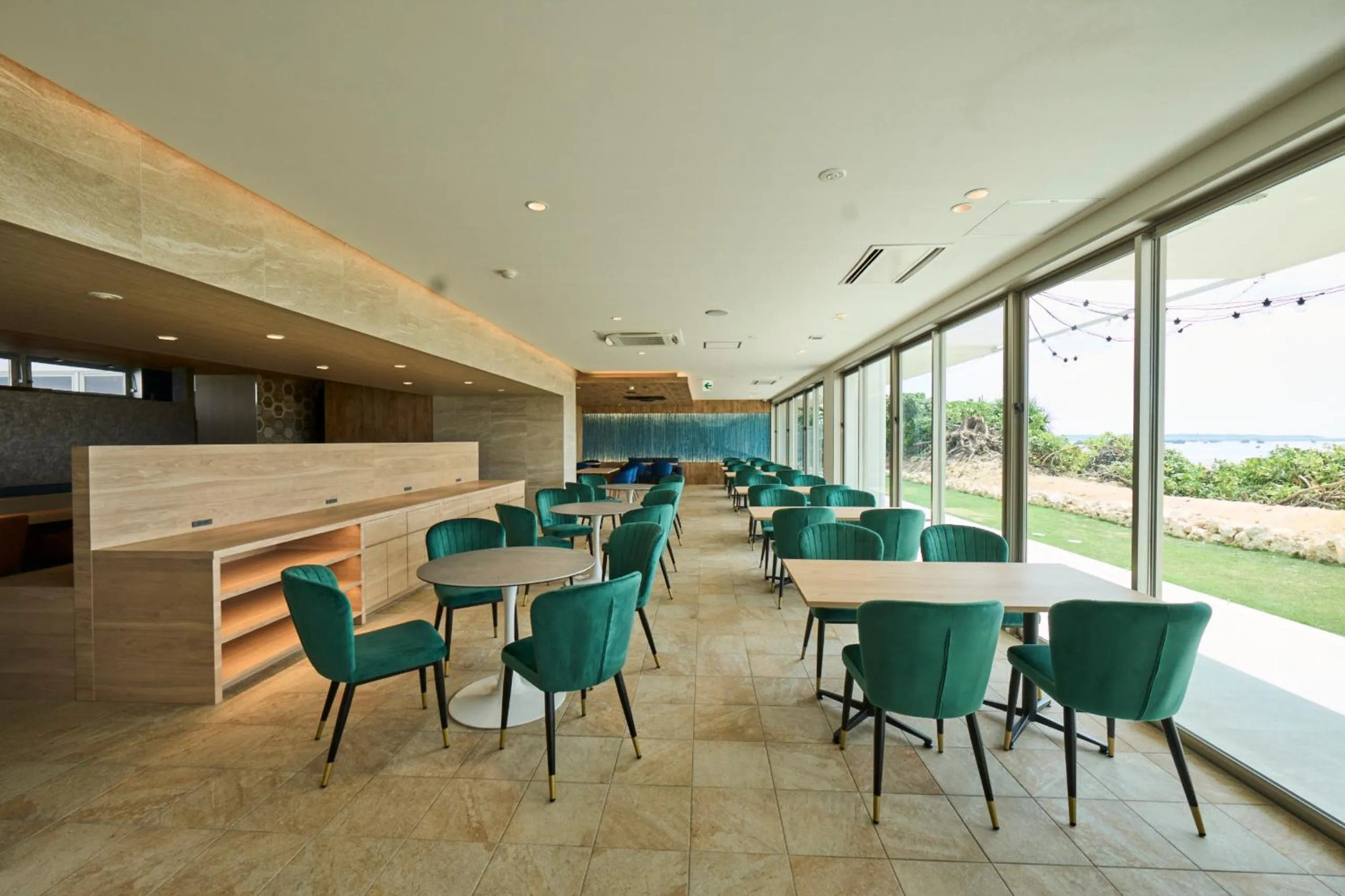 Restaurant/places to eat in Watermark Hotel Okinawa Miyakojima