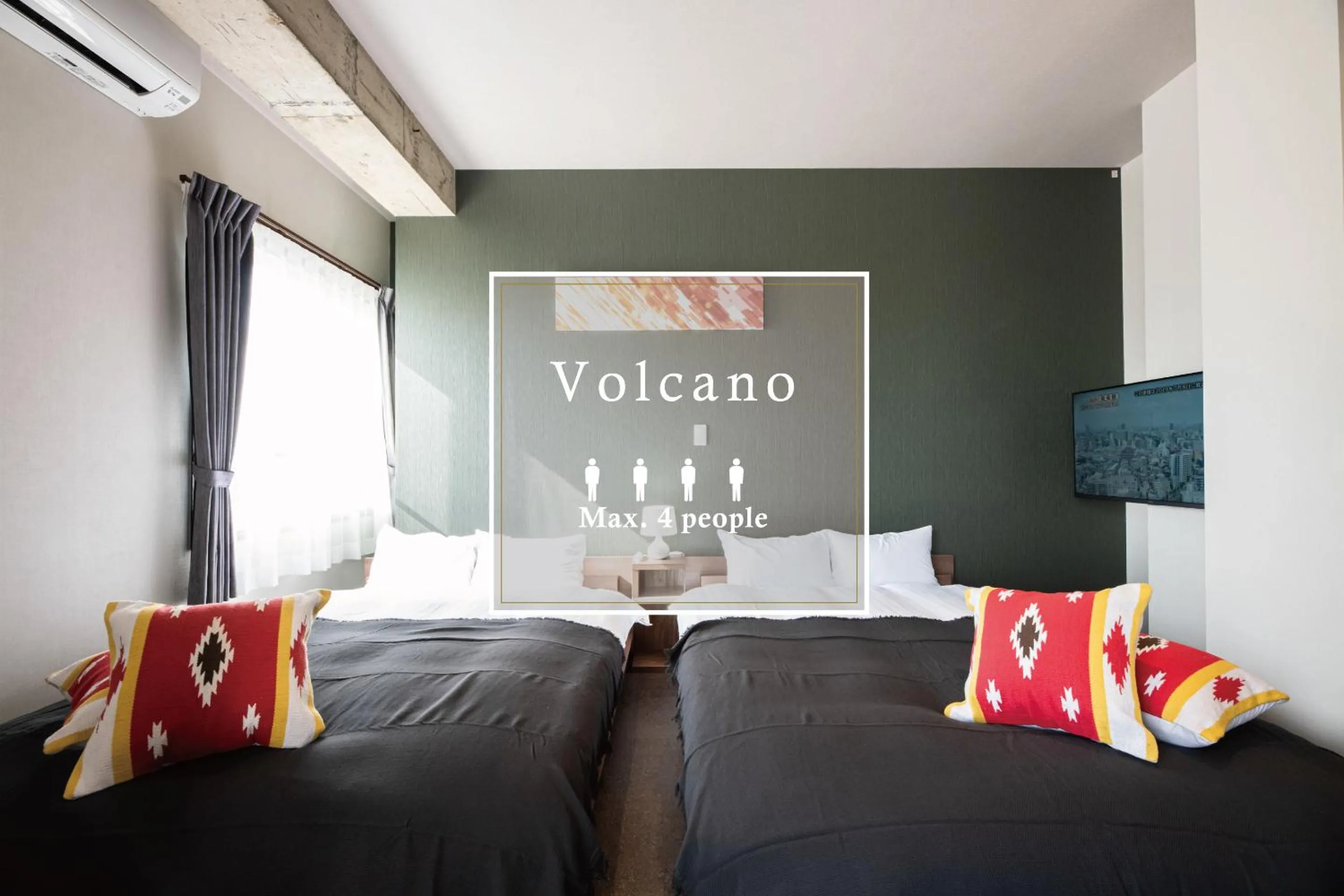 Photo of the whole room, Bed in Volcano