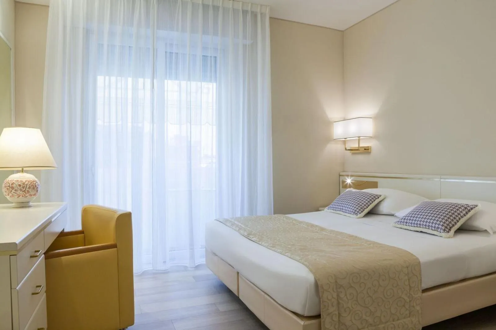 Photo of the whole room, Bed in Hotel Bristol