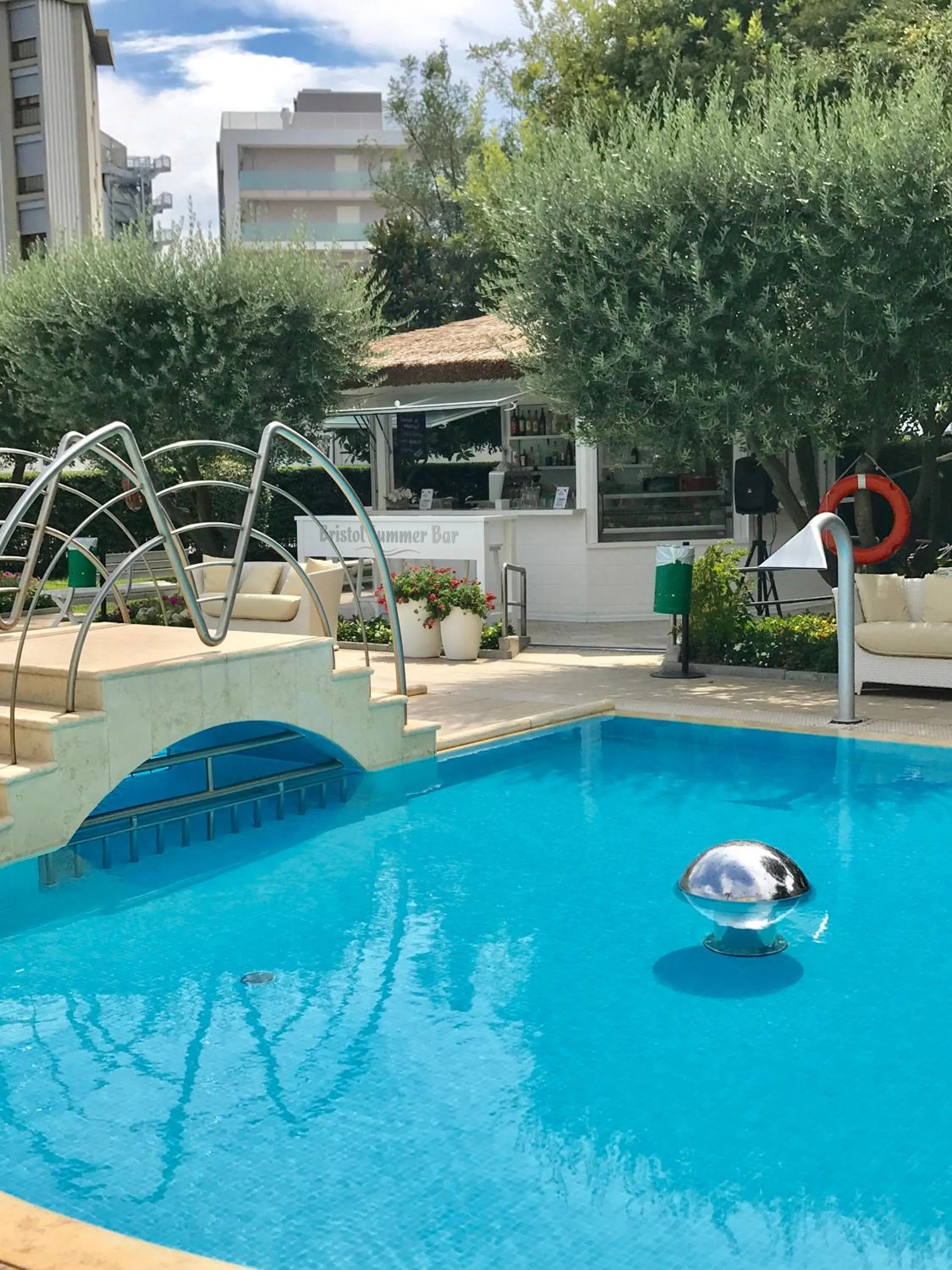 Swimming pool in Hotel Bristol