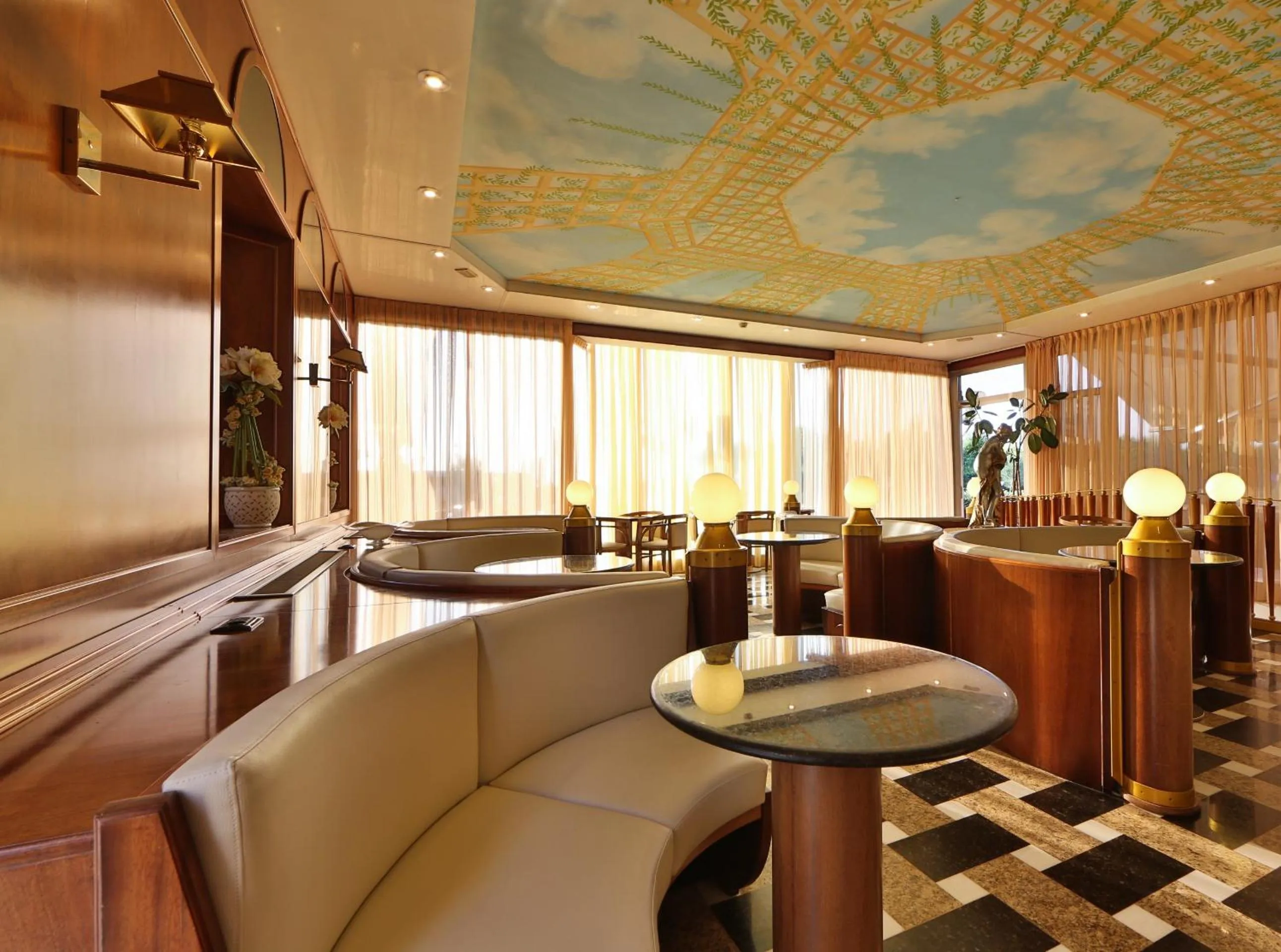 Lobby or reception in Hotel Bristol