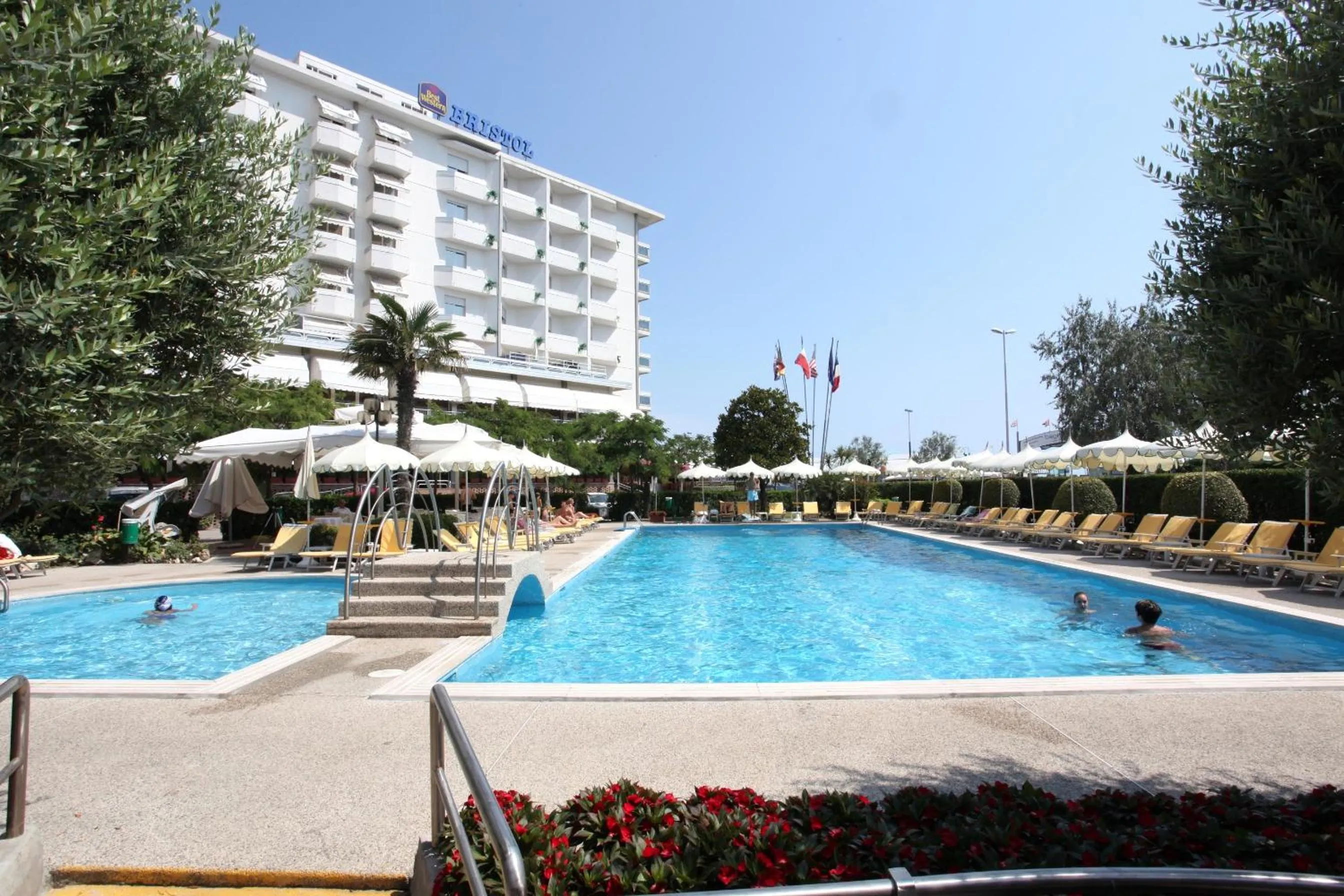 Pool view in Hotel Bristol