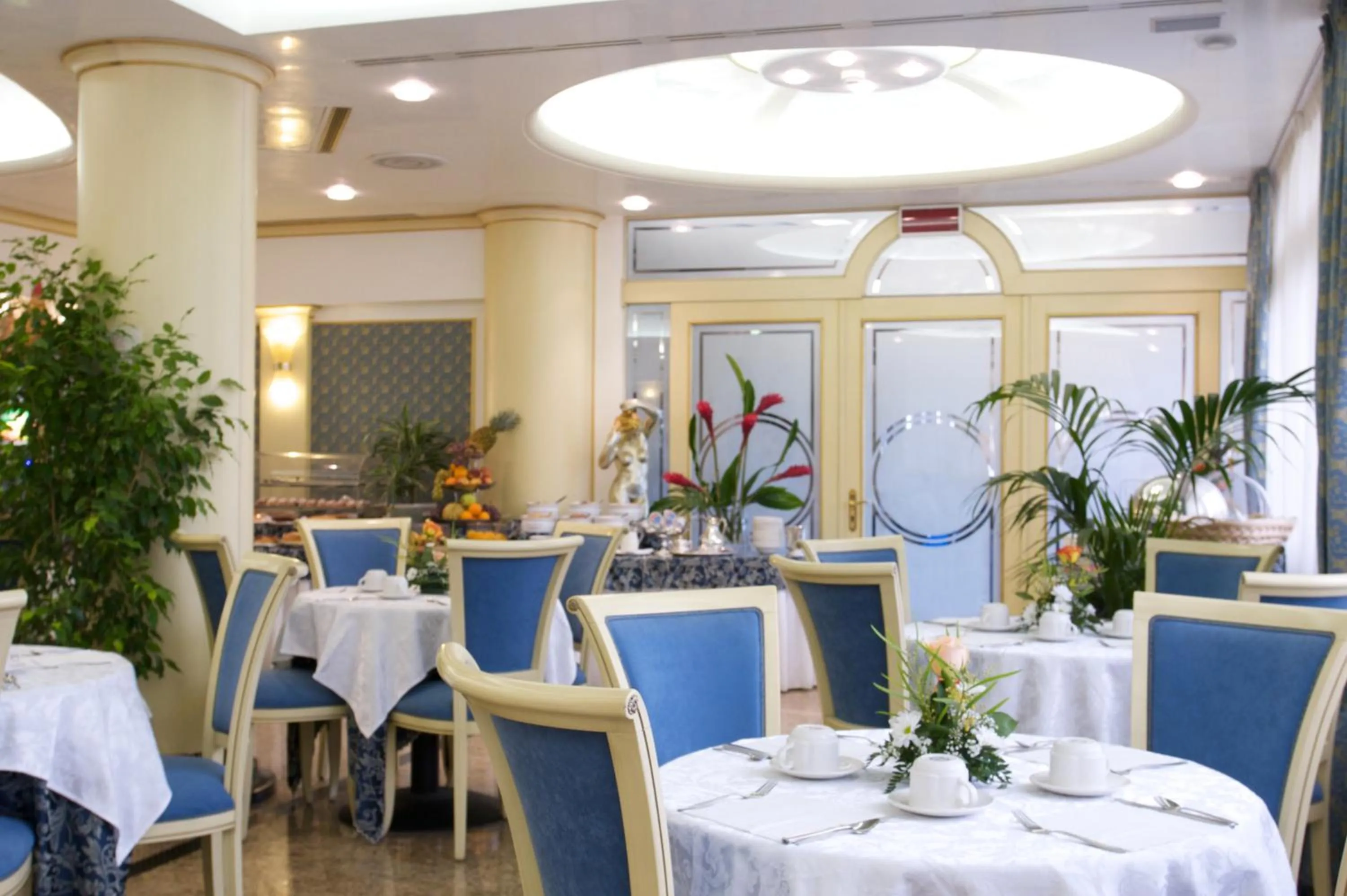 Restaurant/places to eat in Hotel Bristol