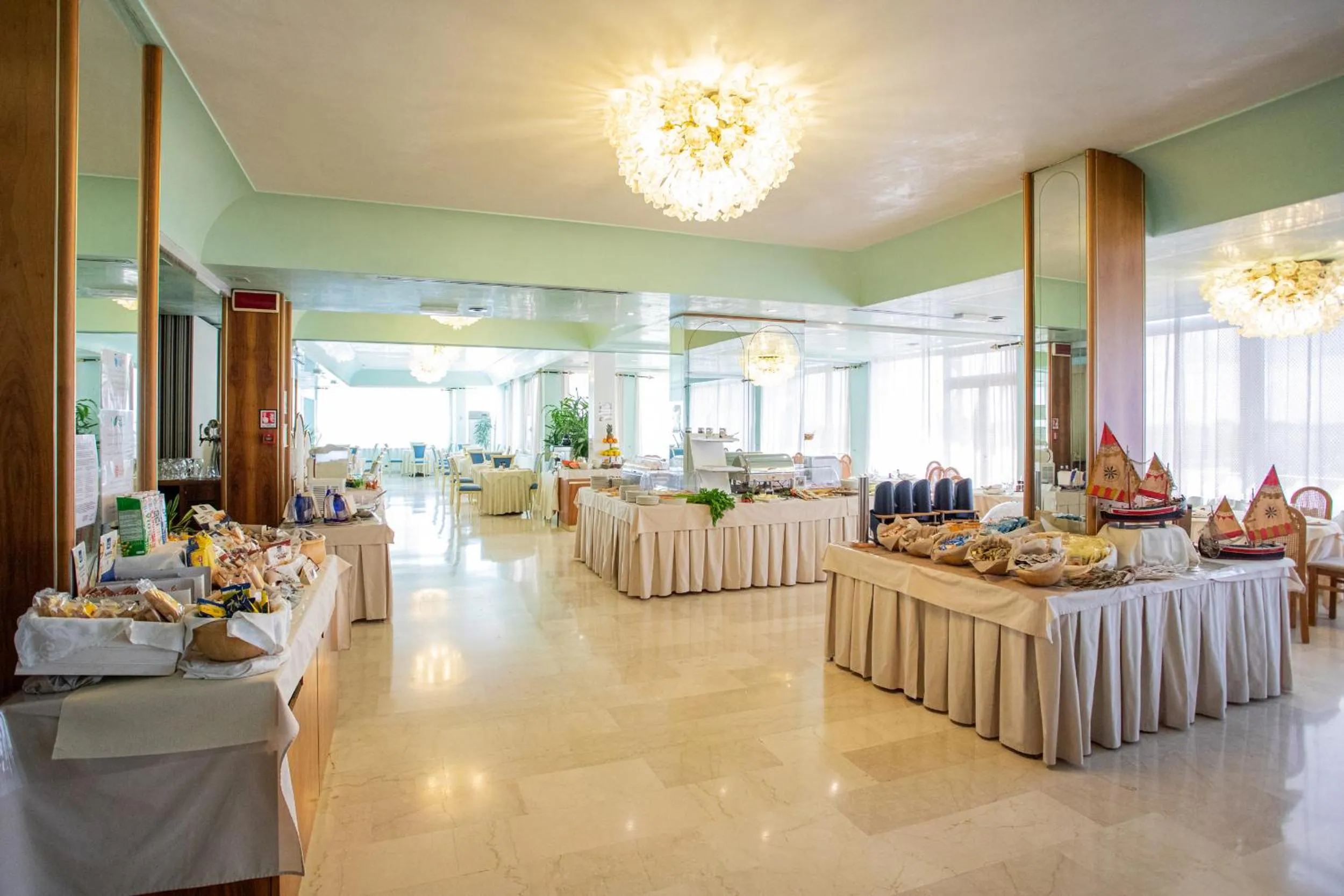 Restaurant/places to eat in Hotel Bristol