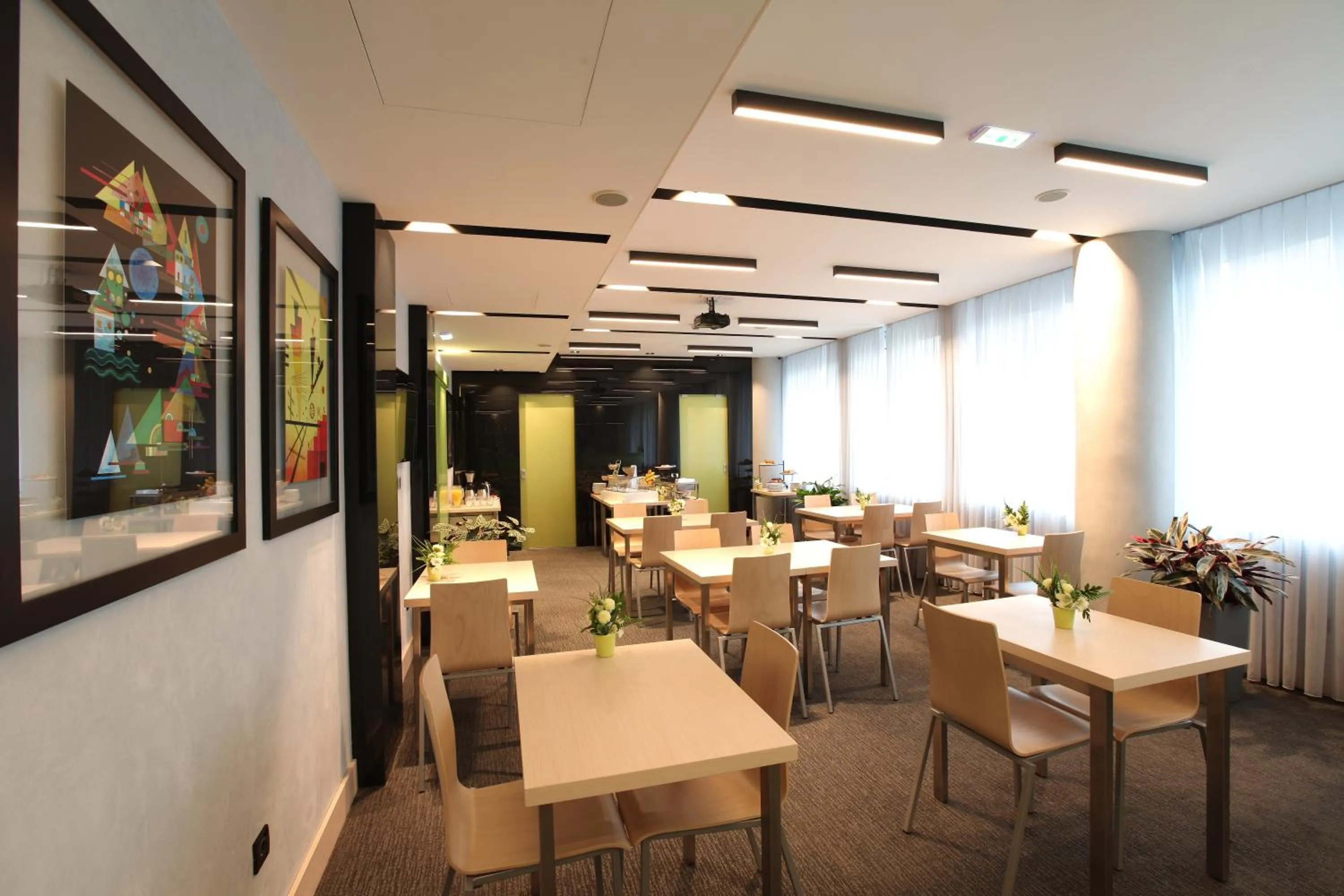 Restaurant/places to eat in Hotel Argo