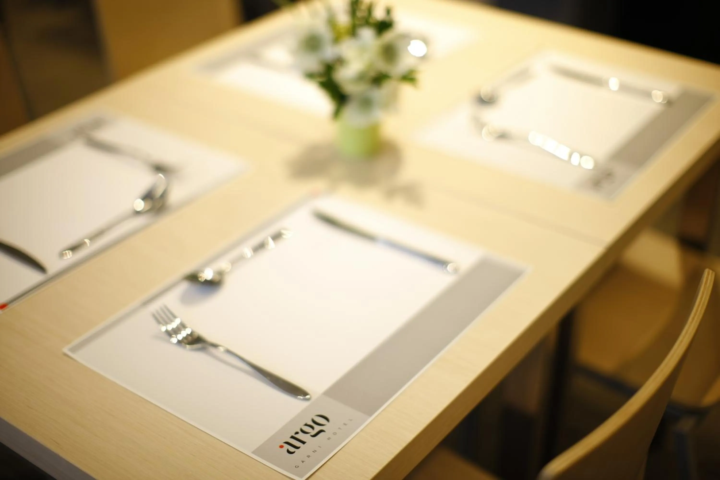 Restaurant/places to eat in Hotel Argo