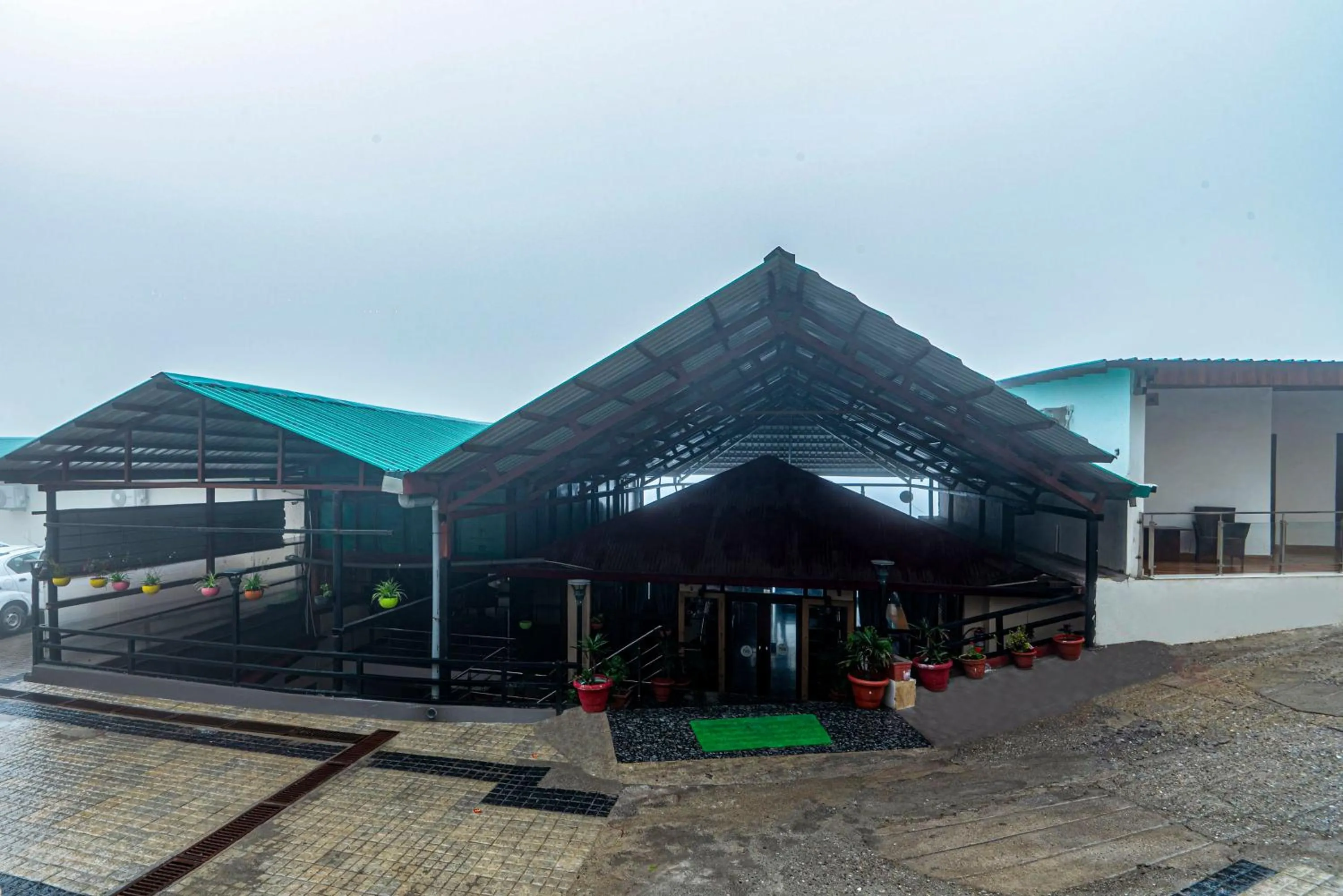 Property building in Treebo Premium Queens Of Hills Near Mall Road Area