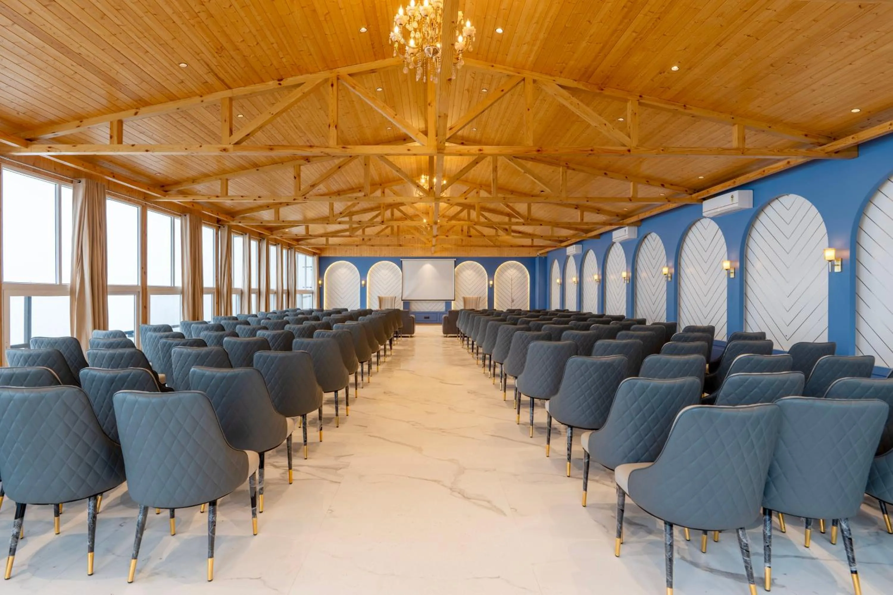 Banquet/Function facilities in Treebo Premium Queens Of Hills Near Mall Road Area
