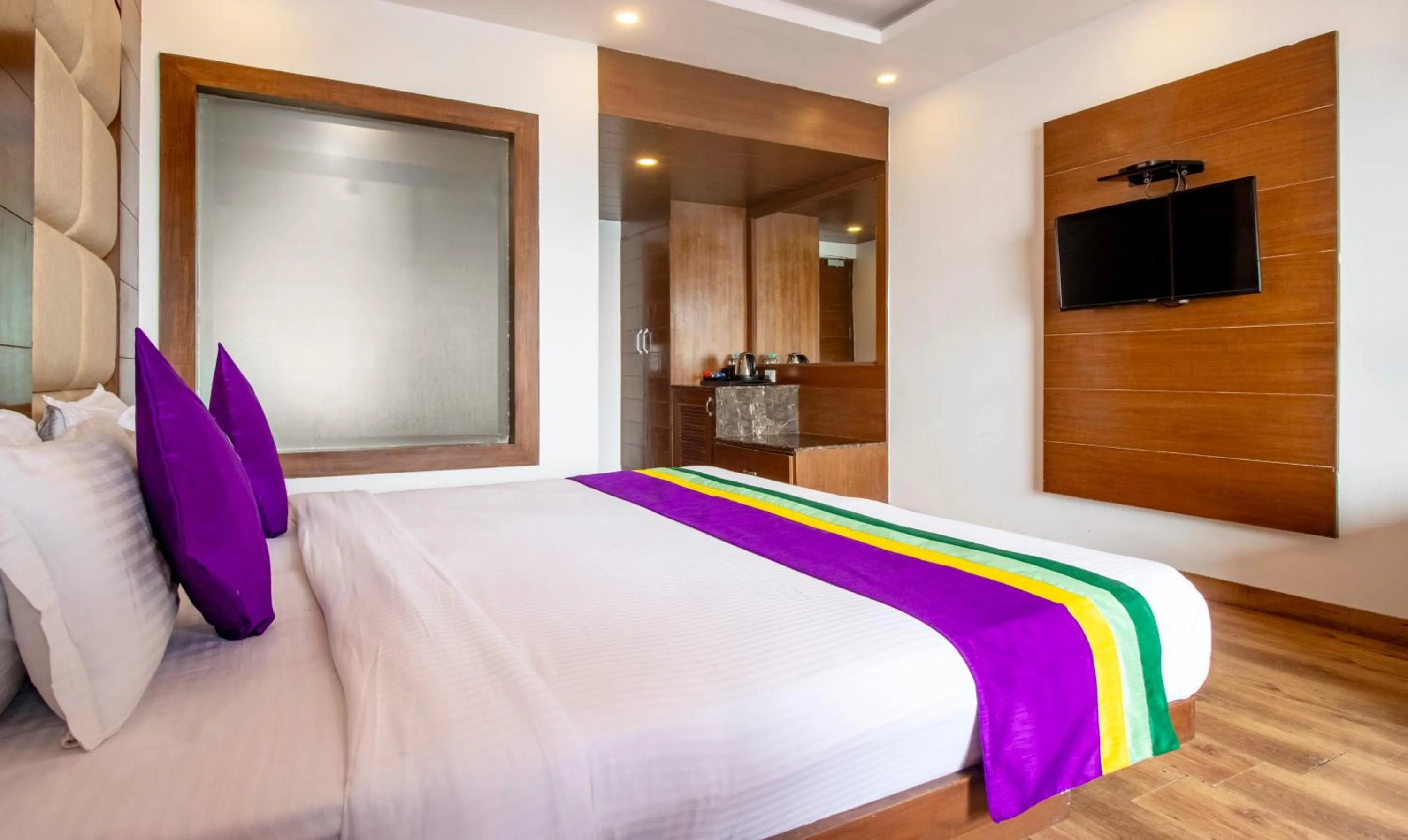 Bed in Treebo Premium Queens Of Hills Near Mall Road Area