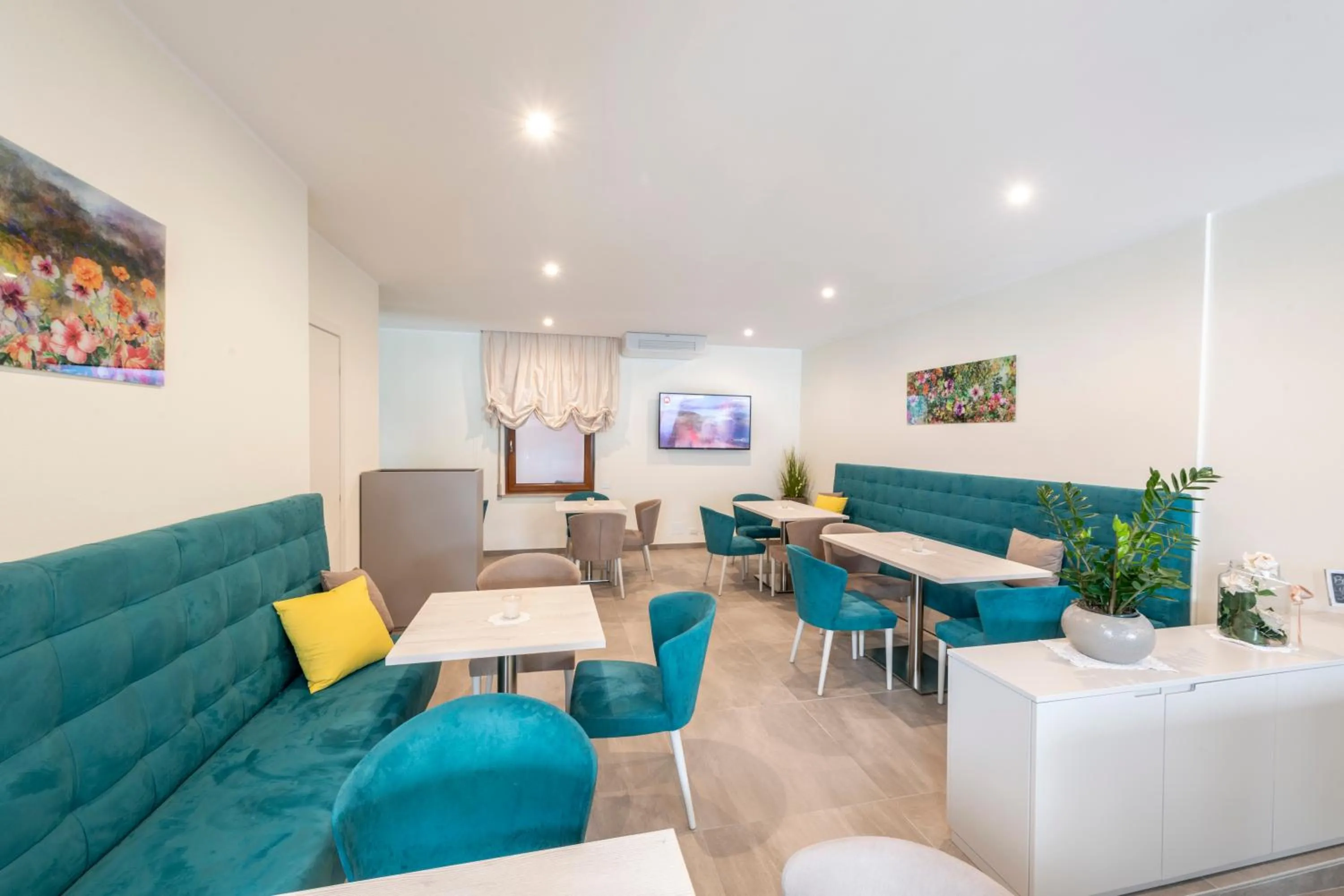 Communal lounge/ TV room in Hotel Firenze 3 Stelle Superior