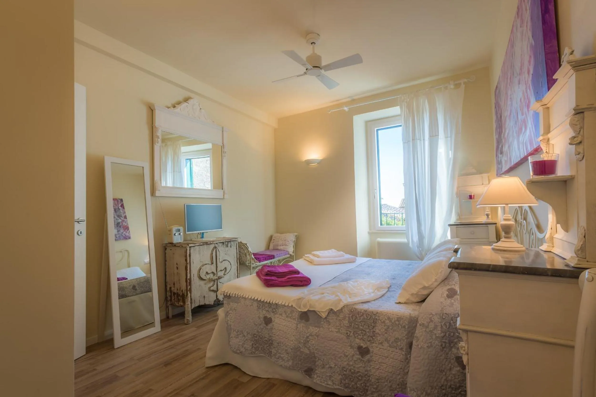 Photo of the whole room, Bed in Viterbo Antica - centro storico