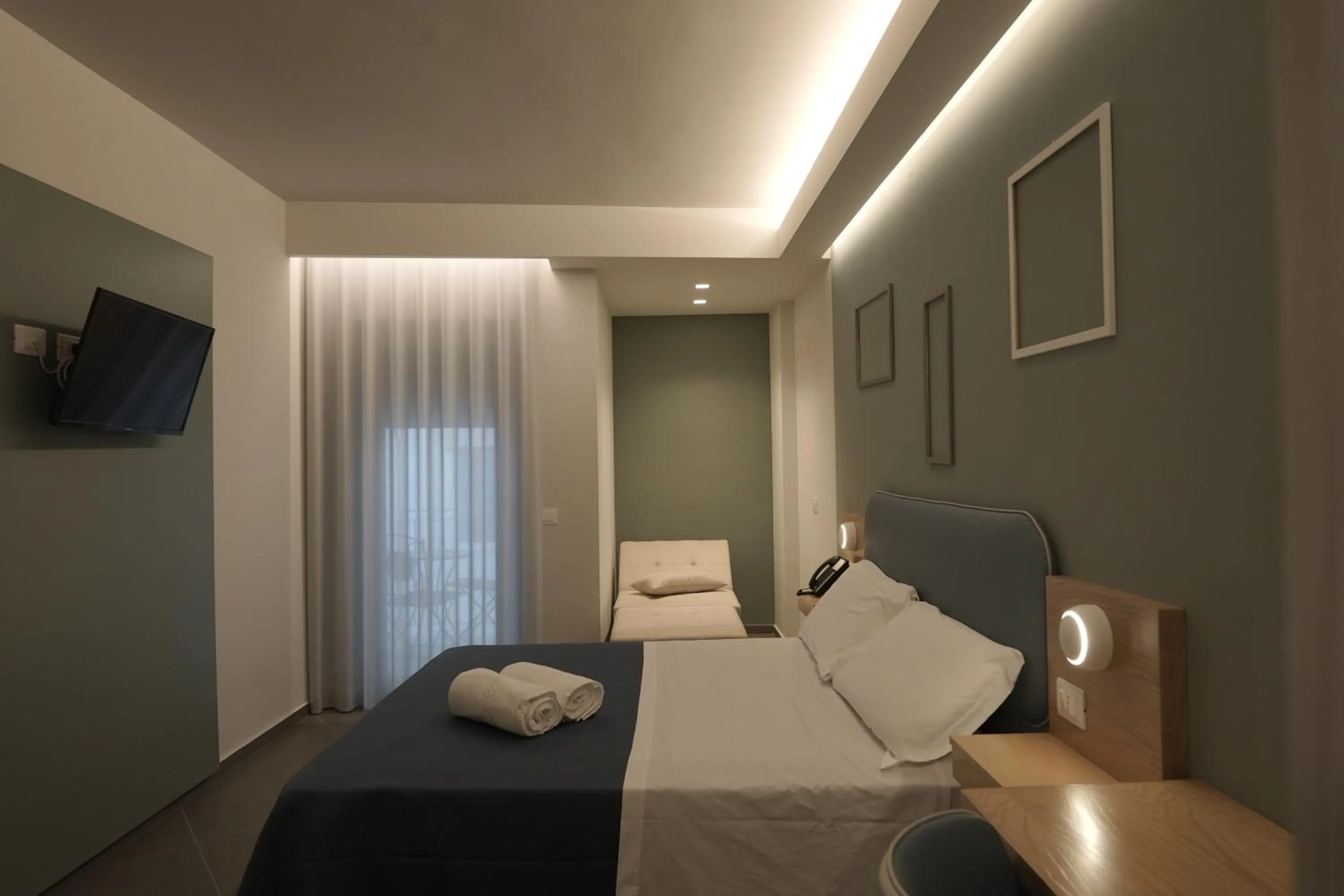 Photo of the whole room, Bed in ELISEO PALACE TROPEA