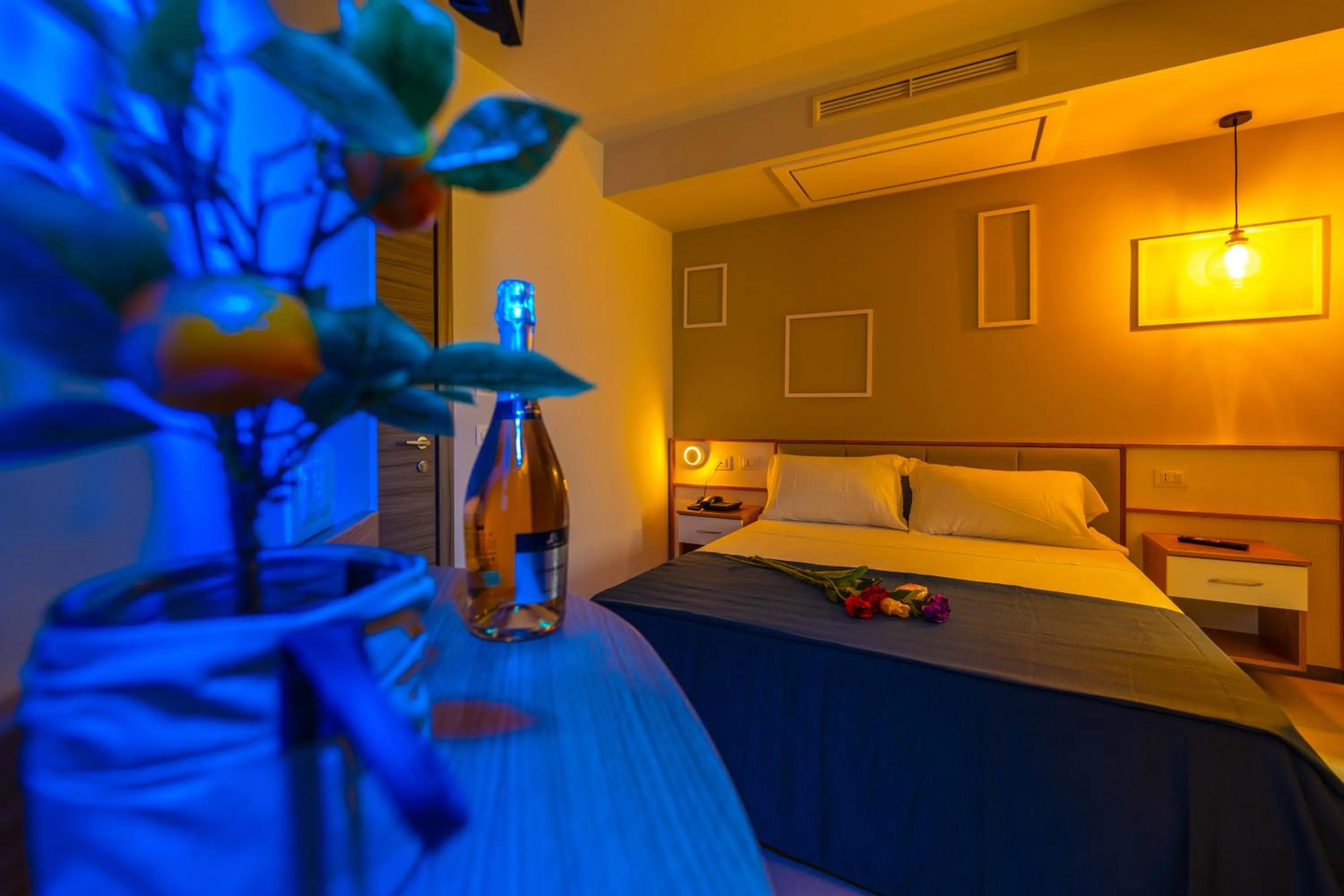 Bedroom, Bed in ELISEO PALACE TROPEA