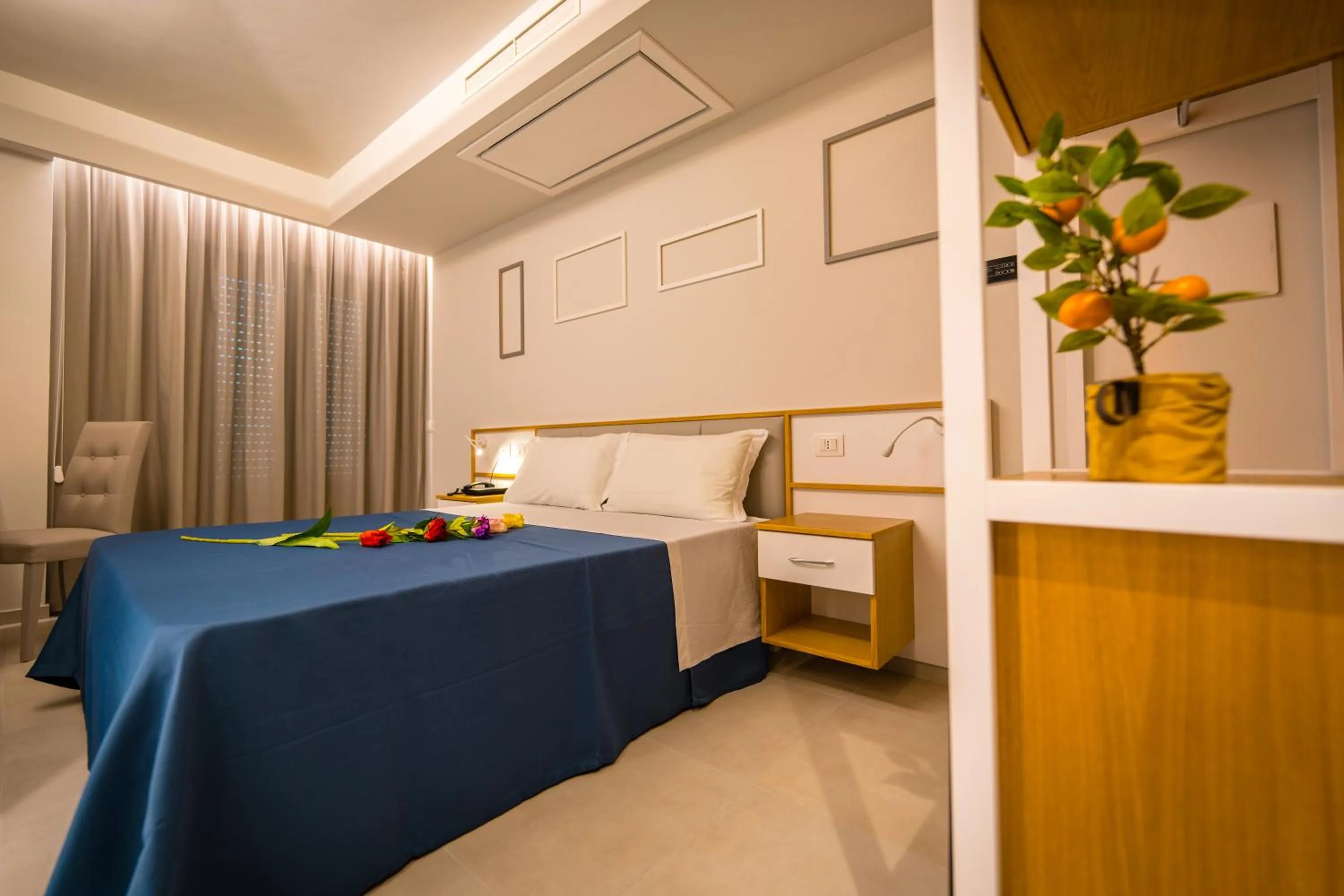 Bedroom, Bed in ELISEO PALACE TROPEA