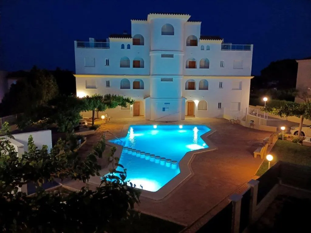 Night in Apartamentos Punta Canaret Altamar