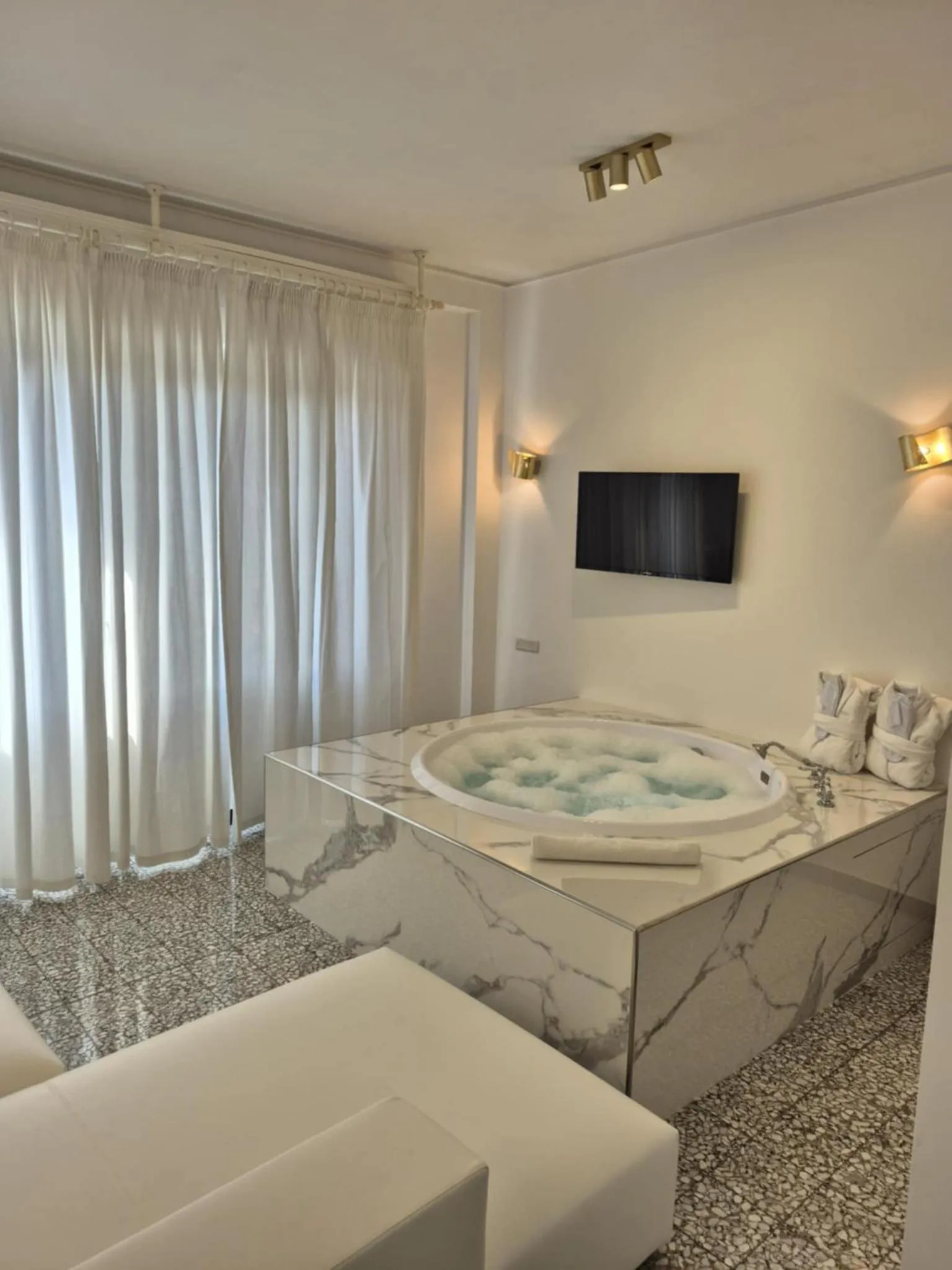 Hot Tub, Bed in Eveline Portosole Hotel