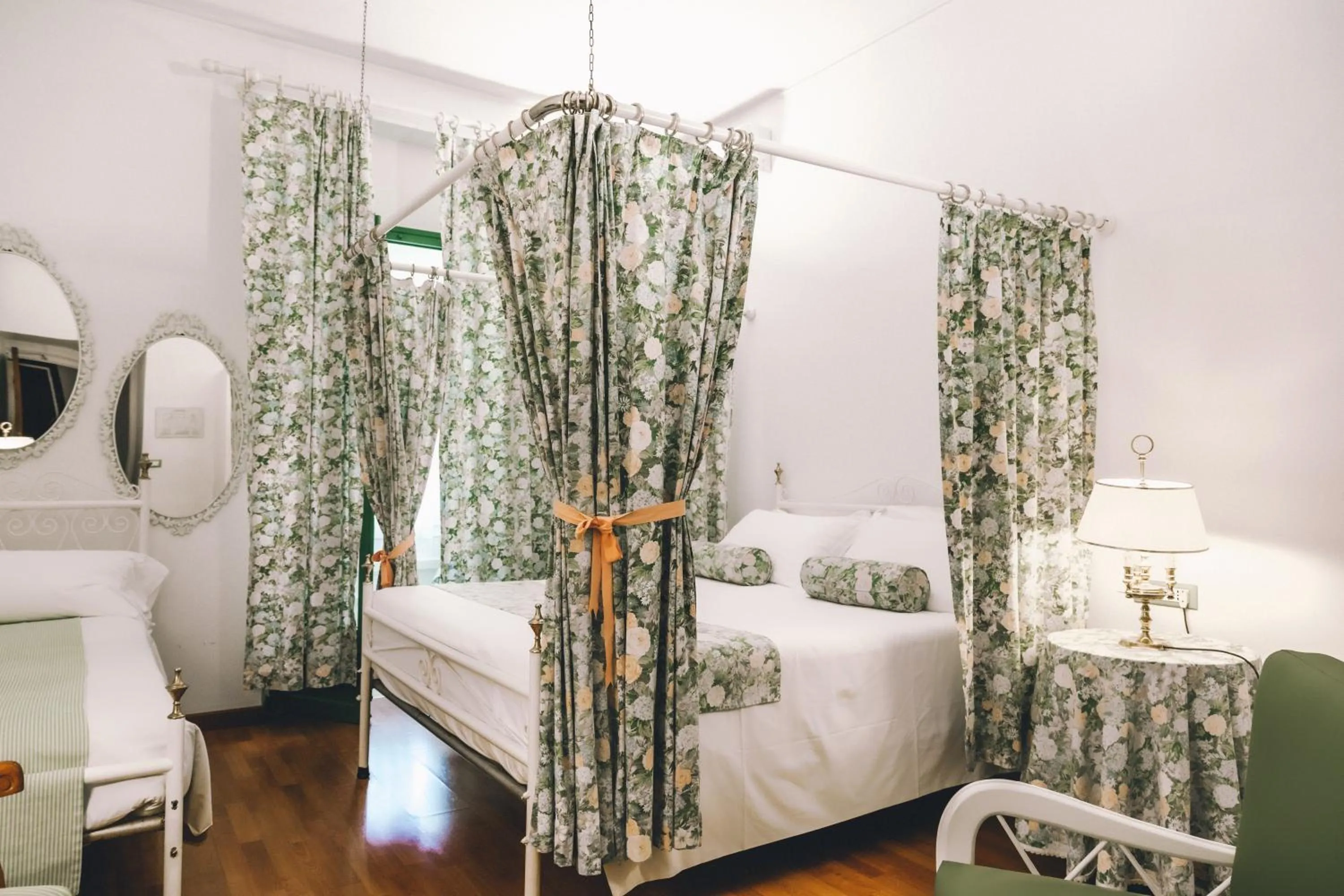 Bedroom, Bed in Eveline Portosole Hotel