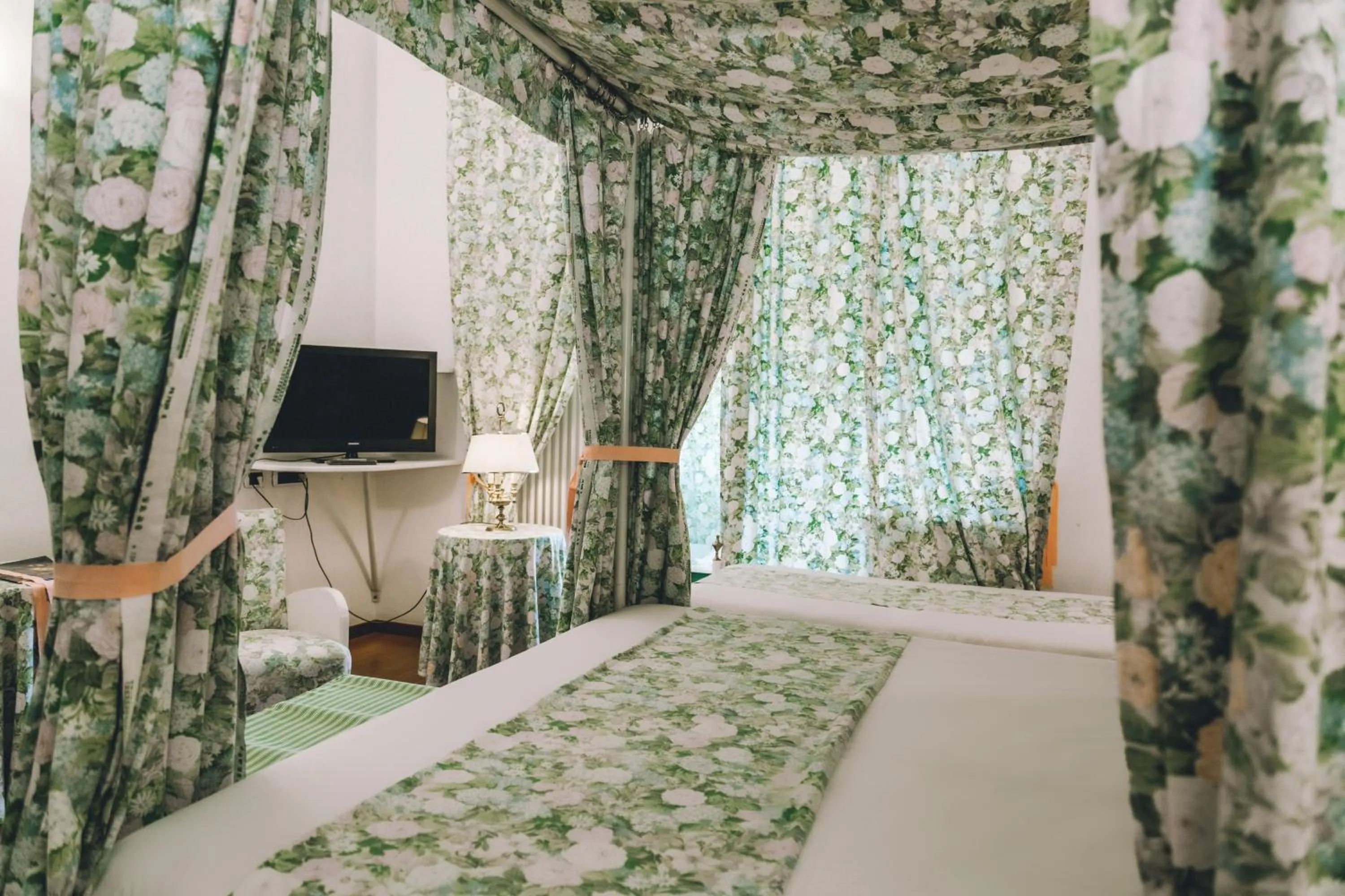 Bedroom, Bed in Eveline Portosole Hotel