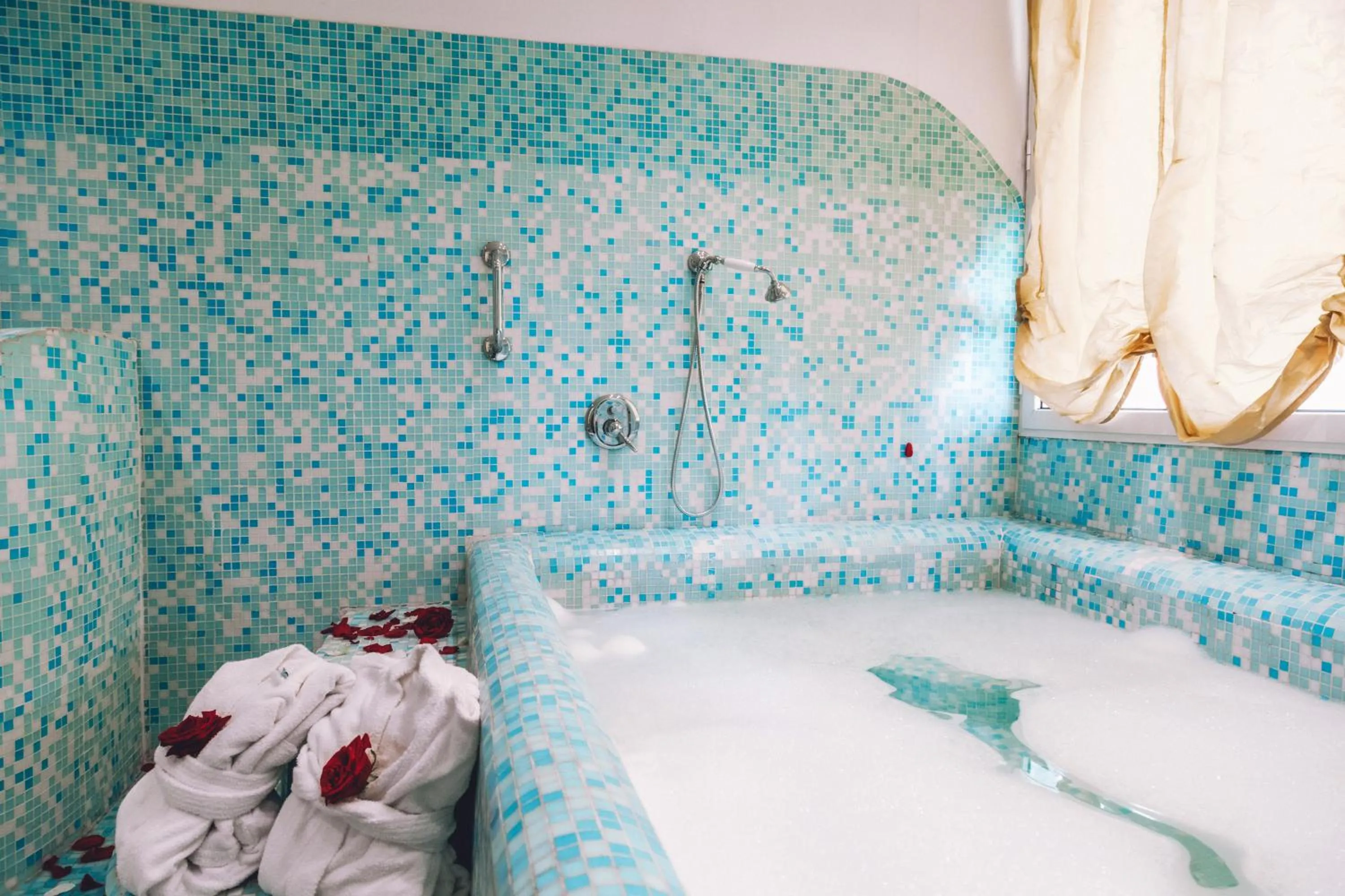 Swimming pool, Bed in Eveline Portosole Hotel