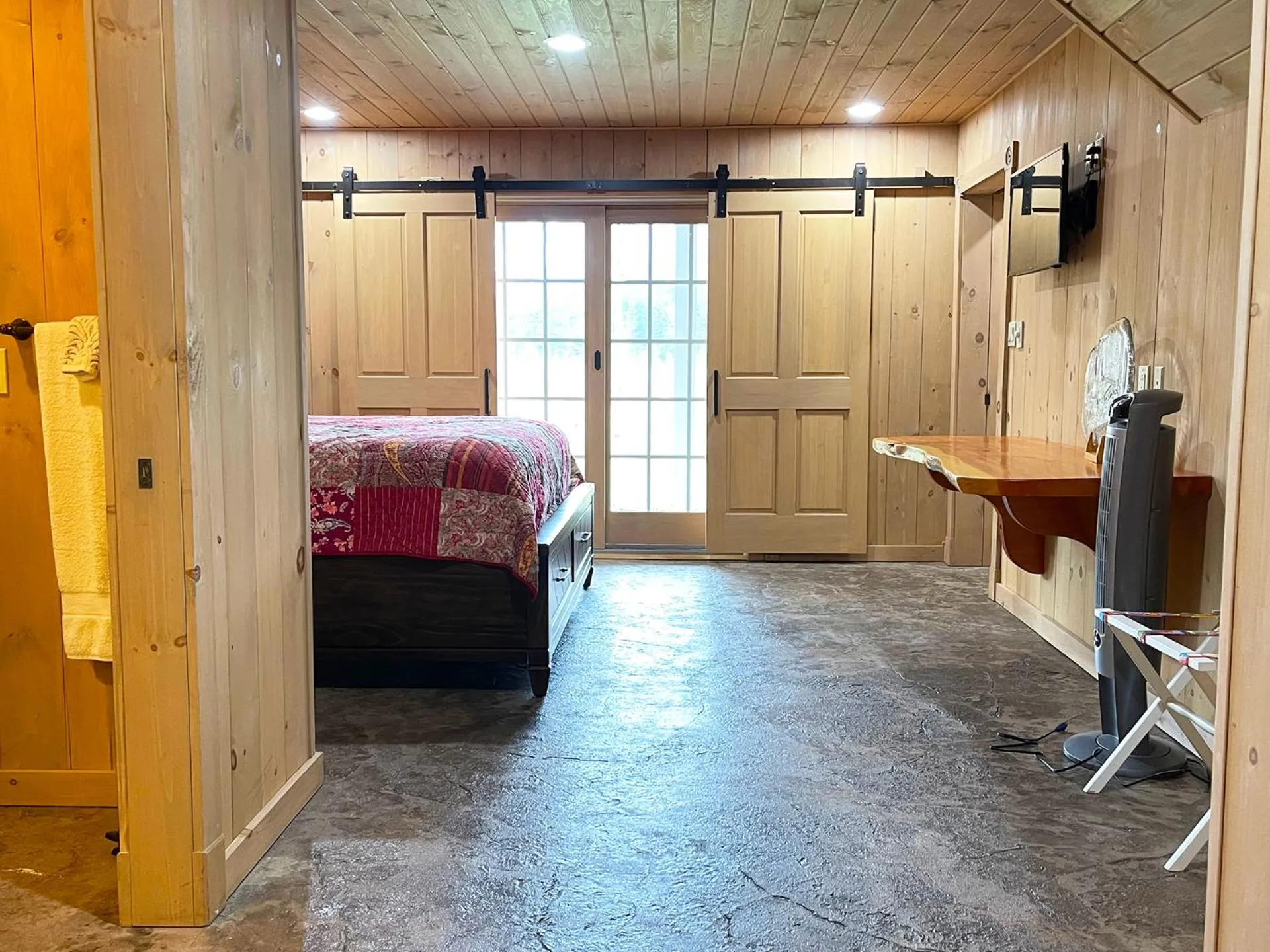 Bathroom, Bed in High Peaks Chalet