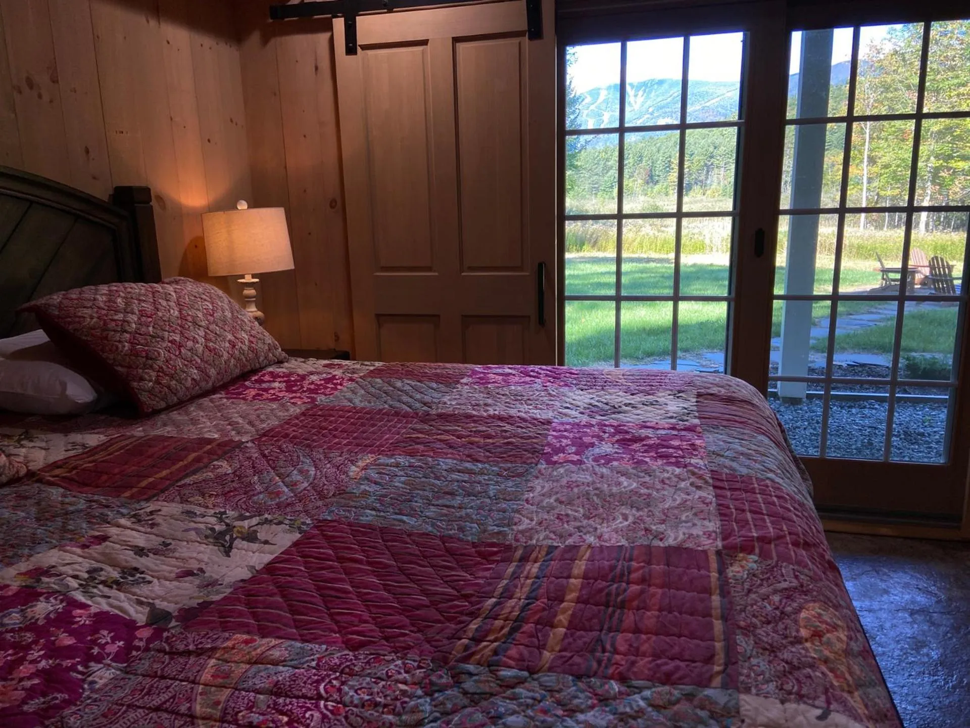 Mountain view, Bed in High Peaks Chalet